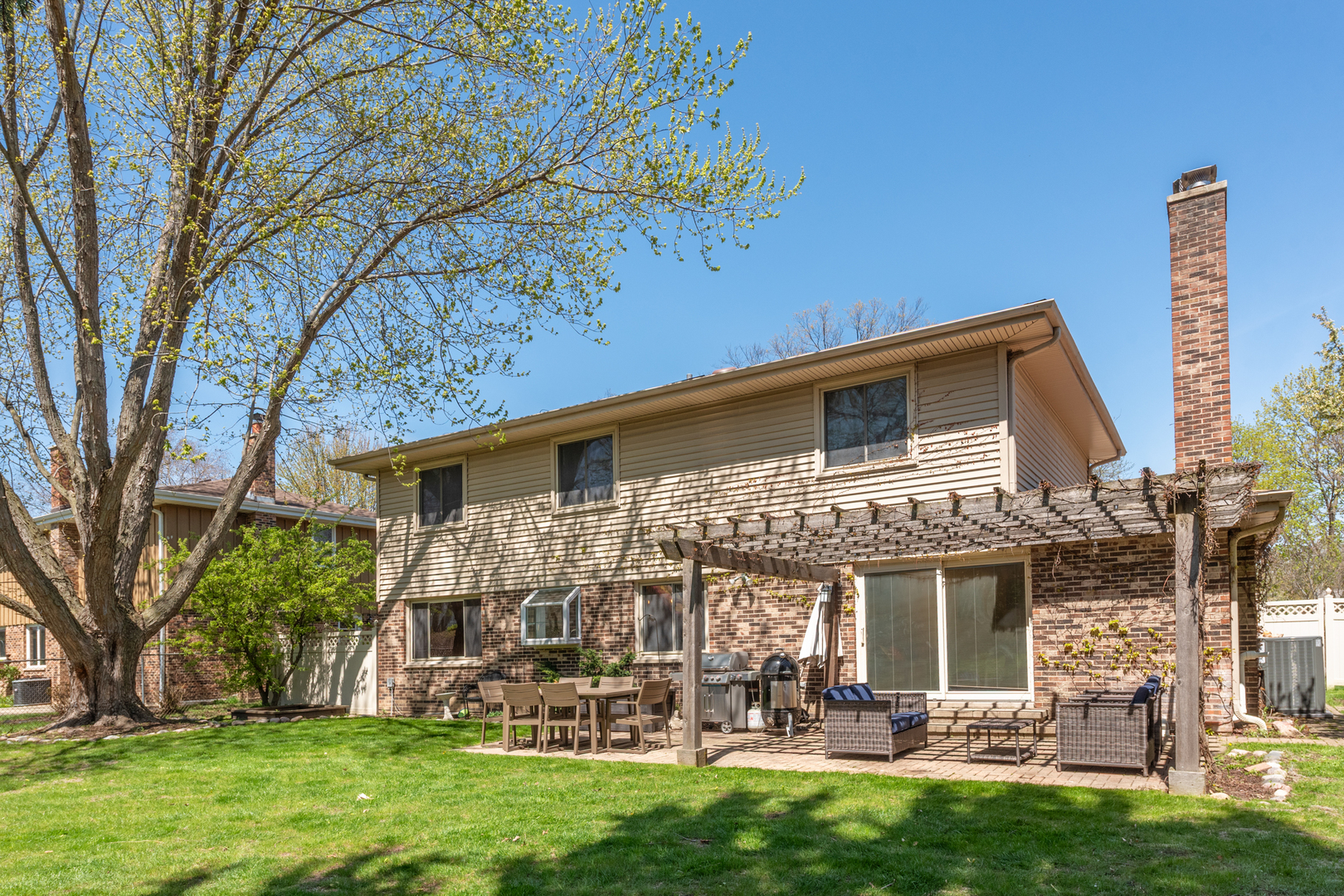 647 W Kimball Avenue, Palatine, IL 60067