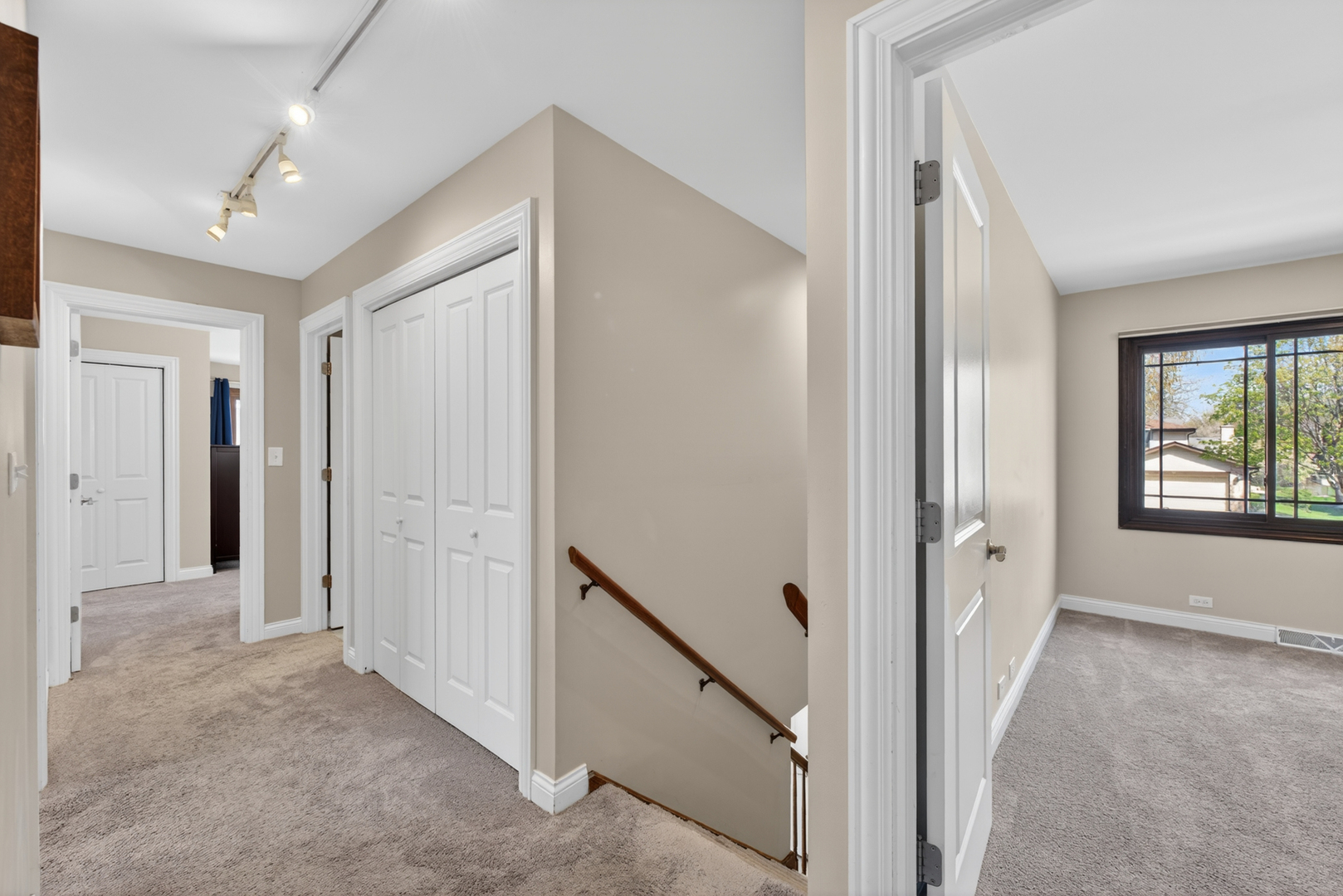 647 W Kimball Avenue, Palatine, IL 60067