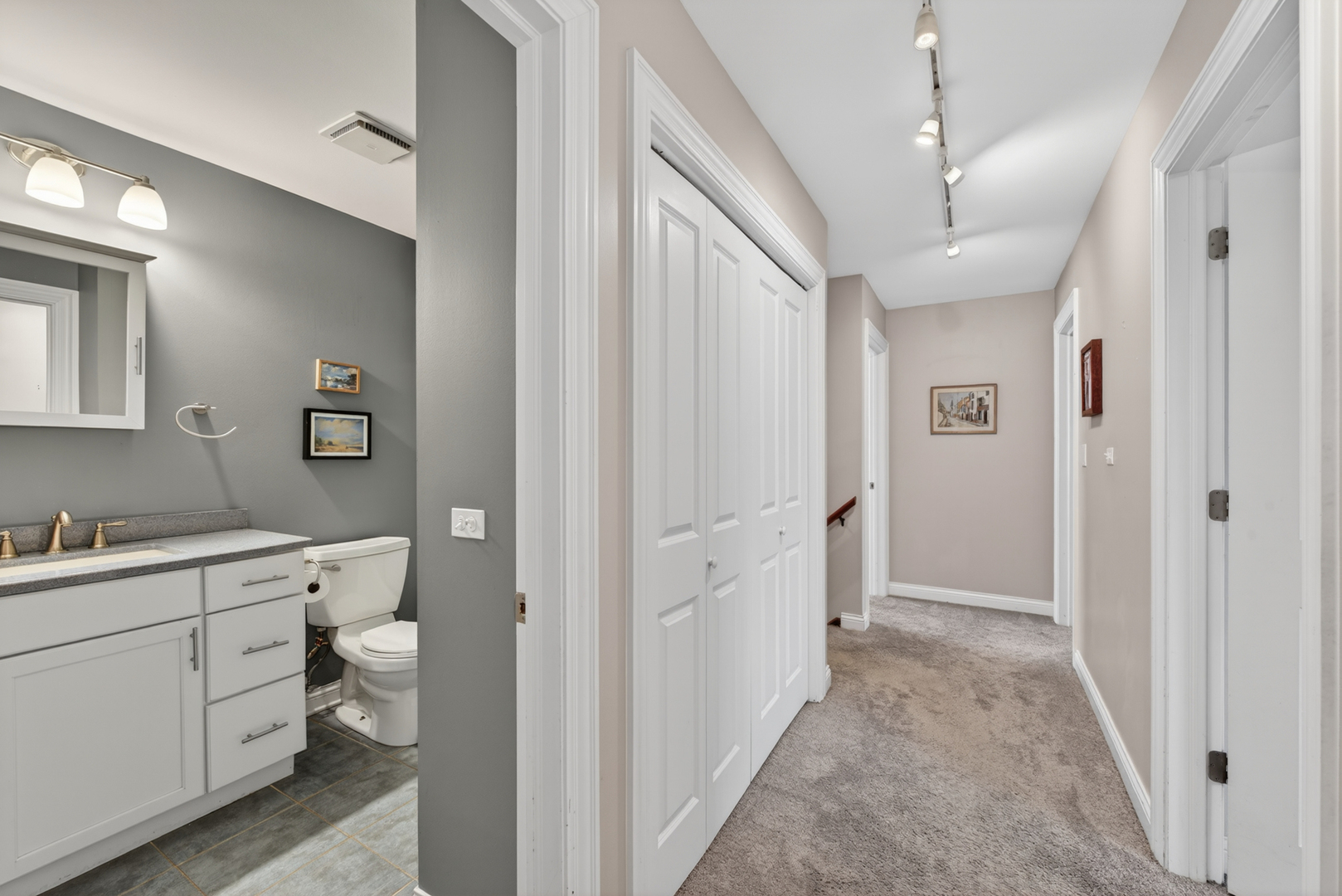 647 W Kimball Avenue, Palatine, IL 60067