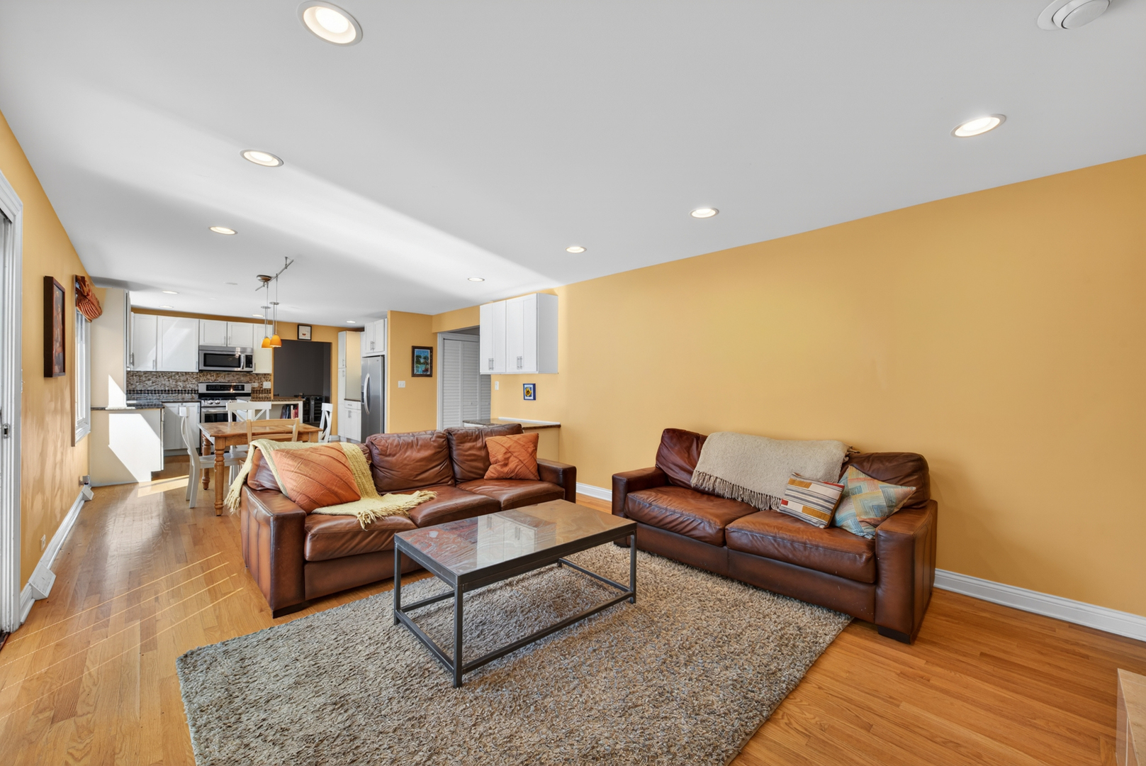 647 W Kimball Avenue, Palatine, IL 60067