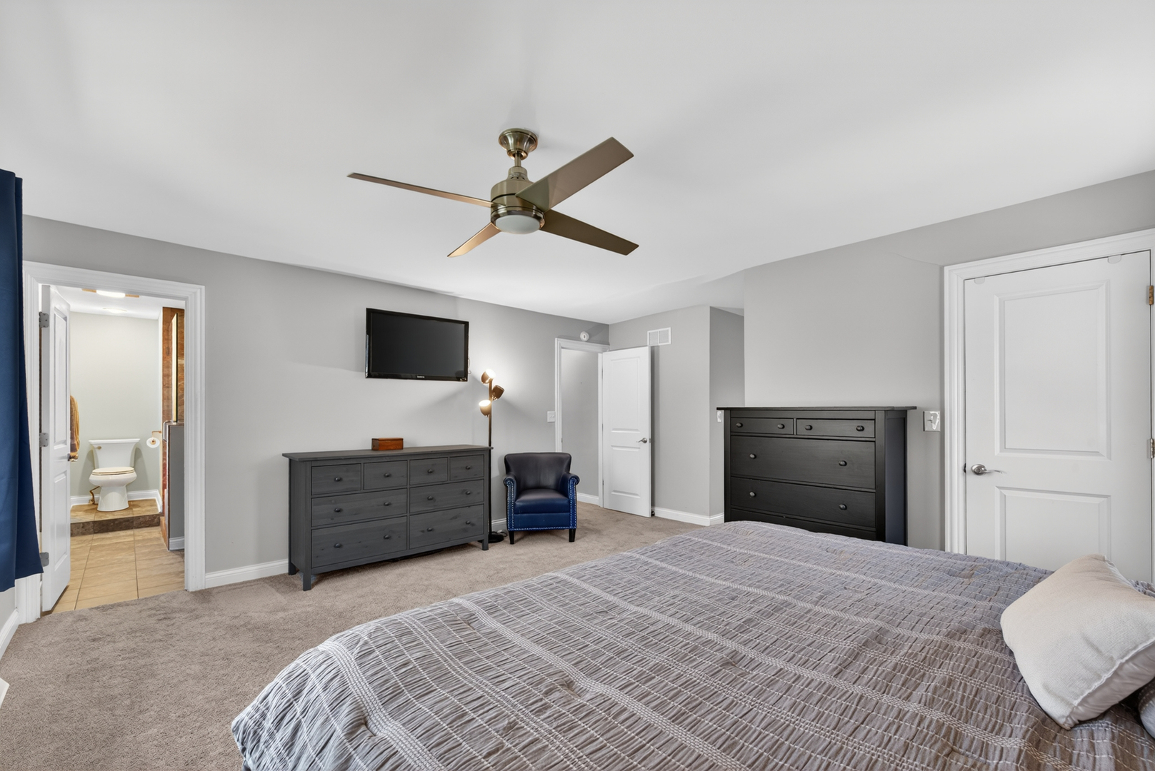 647 W Kimball Avenue, Palatine, IL 60067