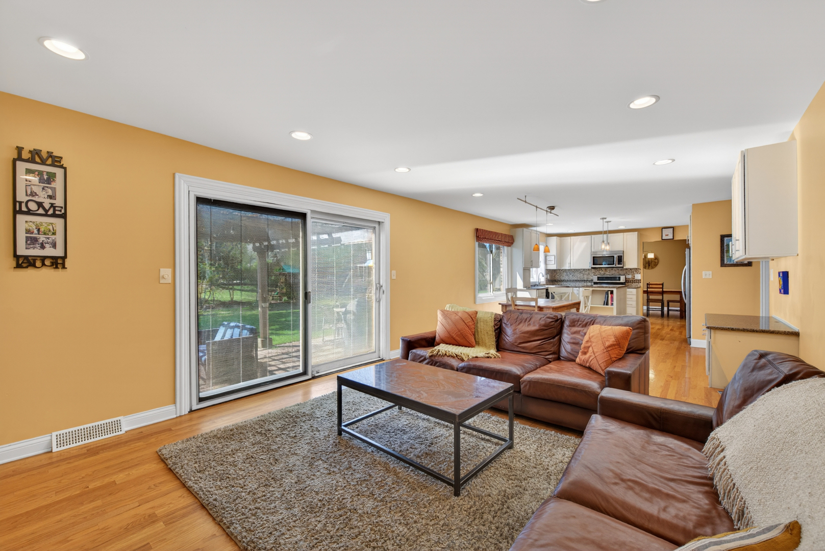 647 W Kimball Avenue, Palatine, IL 60067