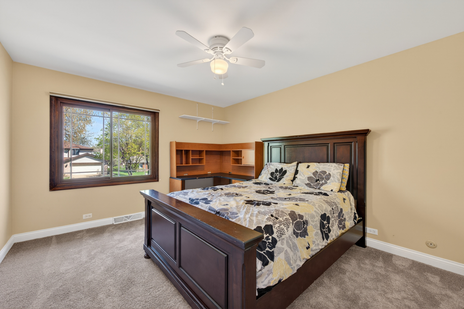 647 W Kimball Avenue, Palatine, IL 60067