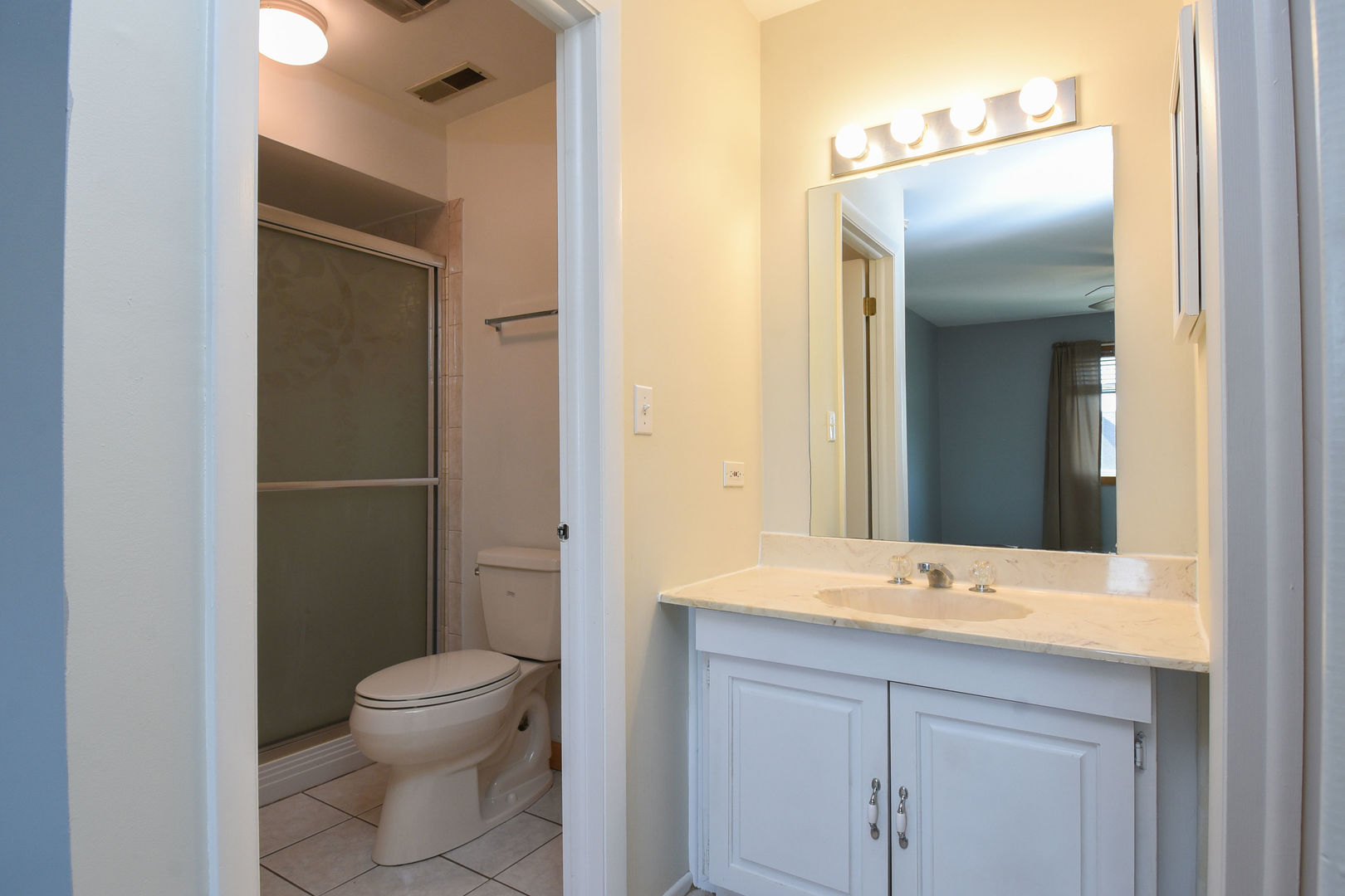 1102 Hinswood Drive #206, Darien, IL 60561