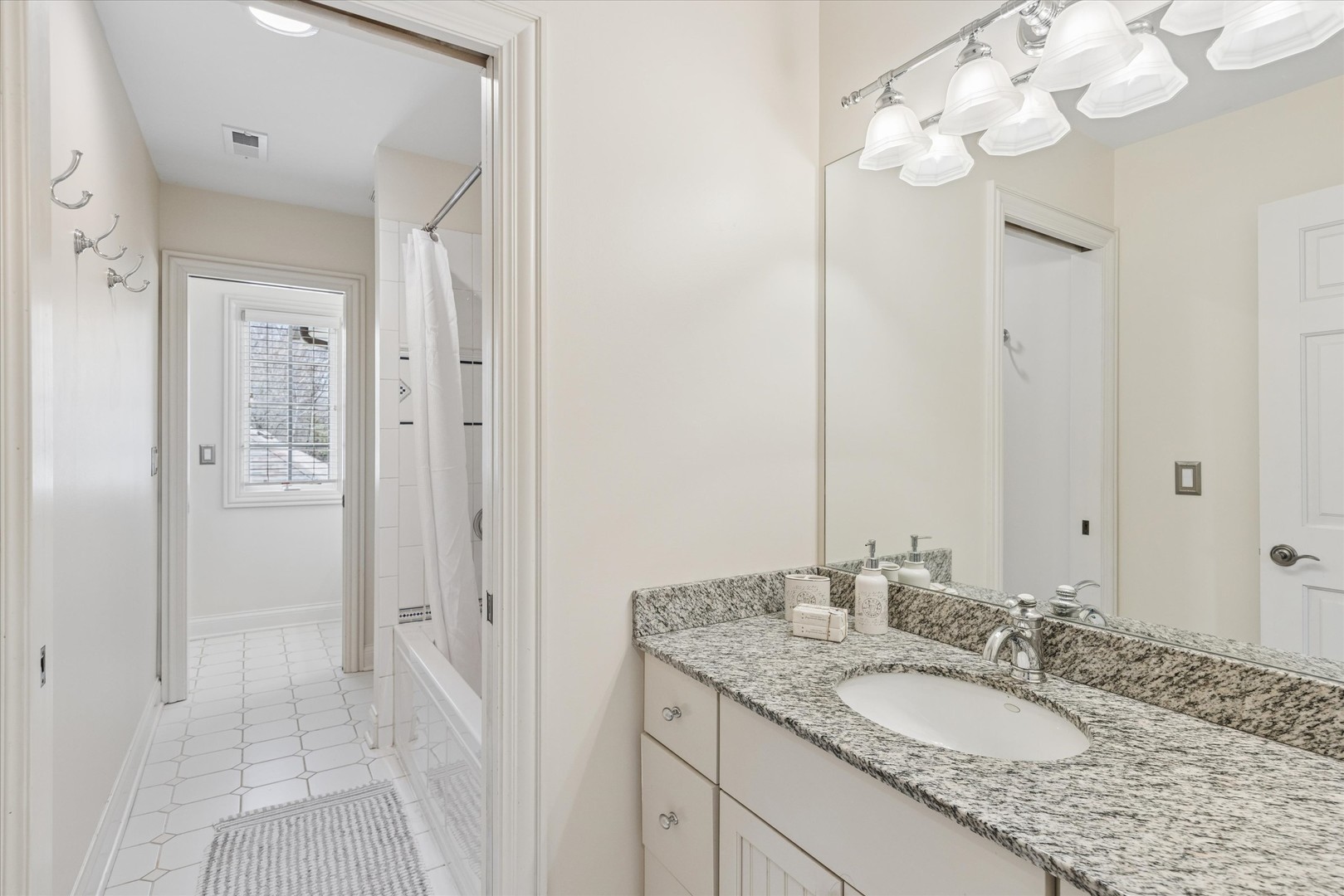 321 N Kenilworth Avenue, Glen Ellyn, IL 60137