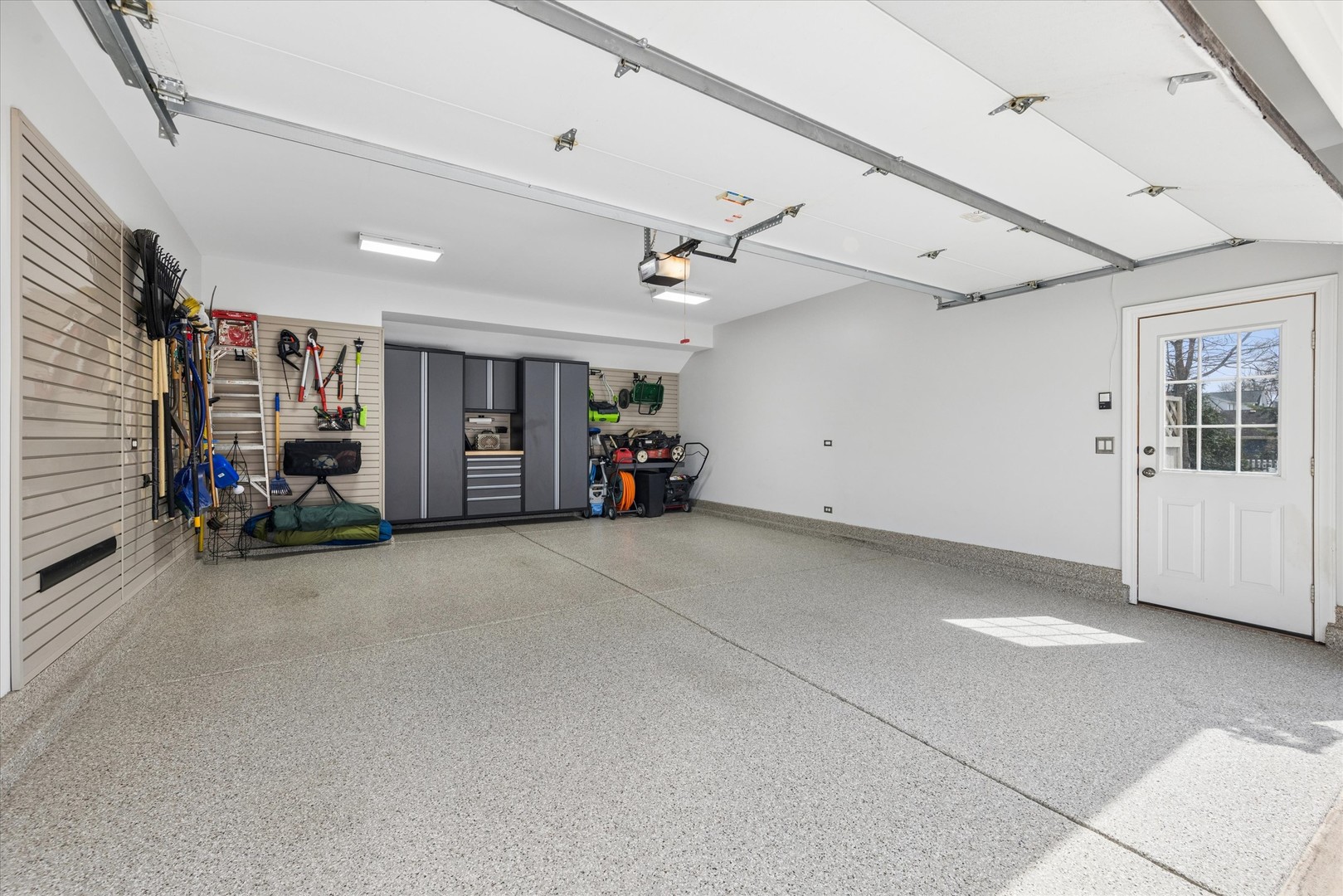 321 N Kenilworth Avenue, Glen Ellyn, IL 60137