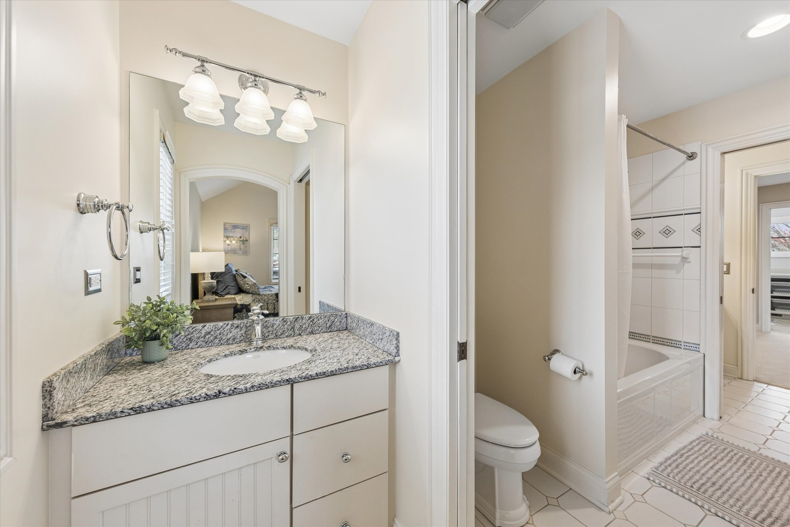 321 N Kenilworth Avenue, Glen Ellyn, IL 60137