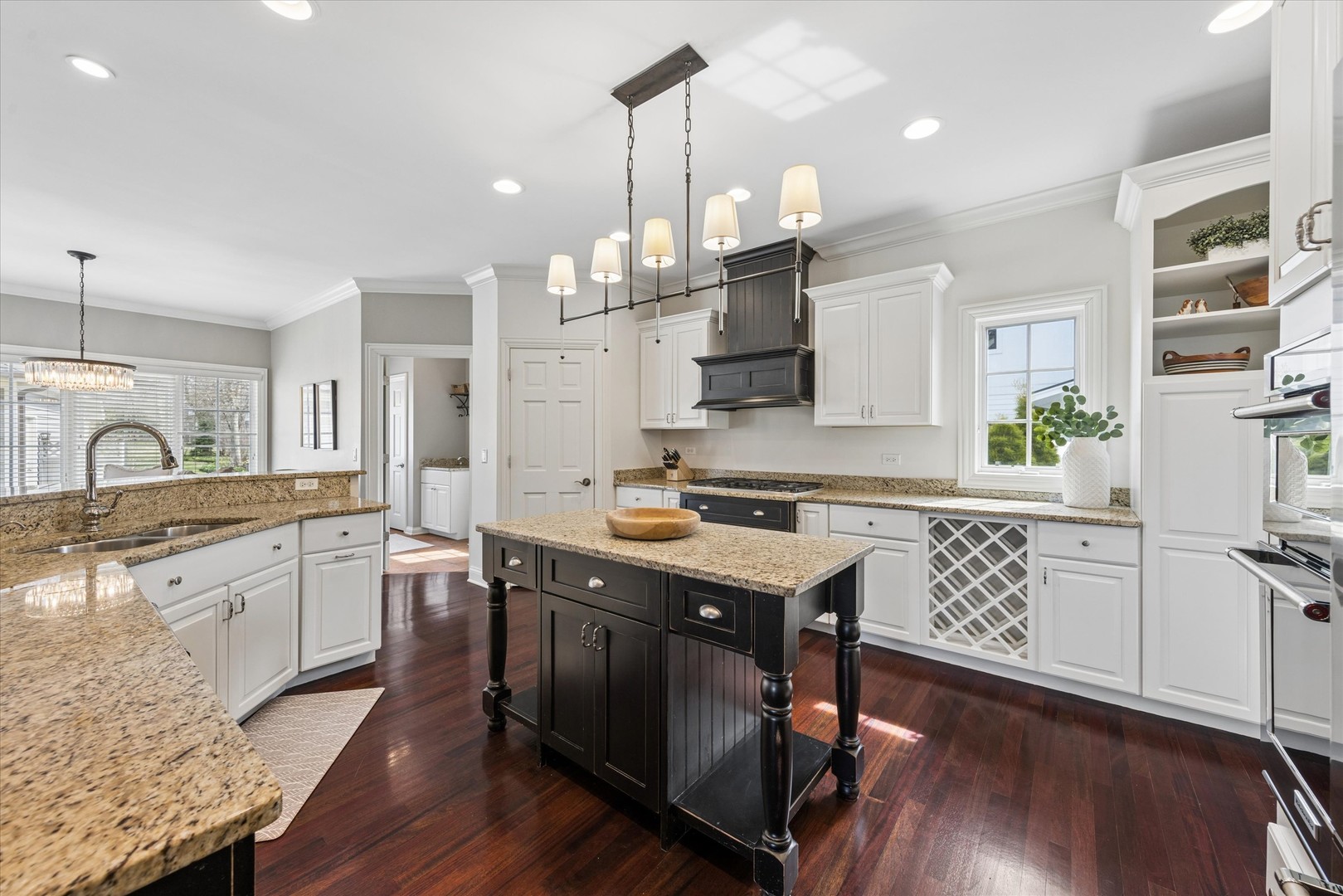 321 N Kenilworth Avenue, Glen Ellyn, IL 60137