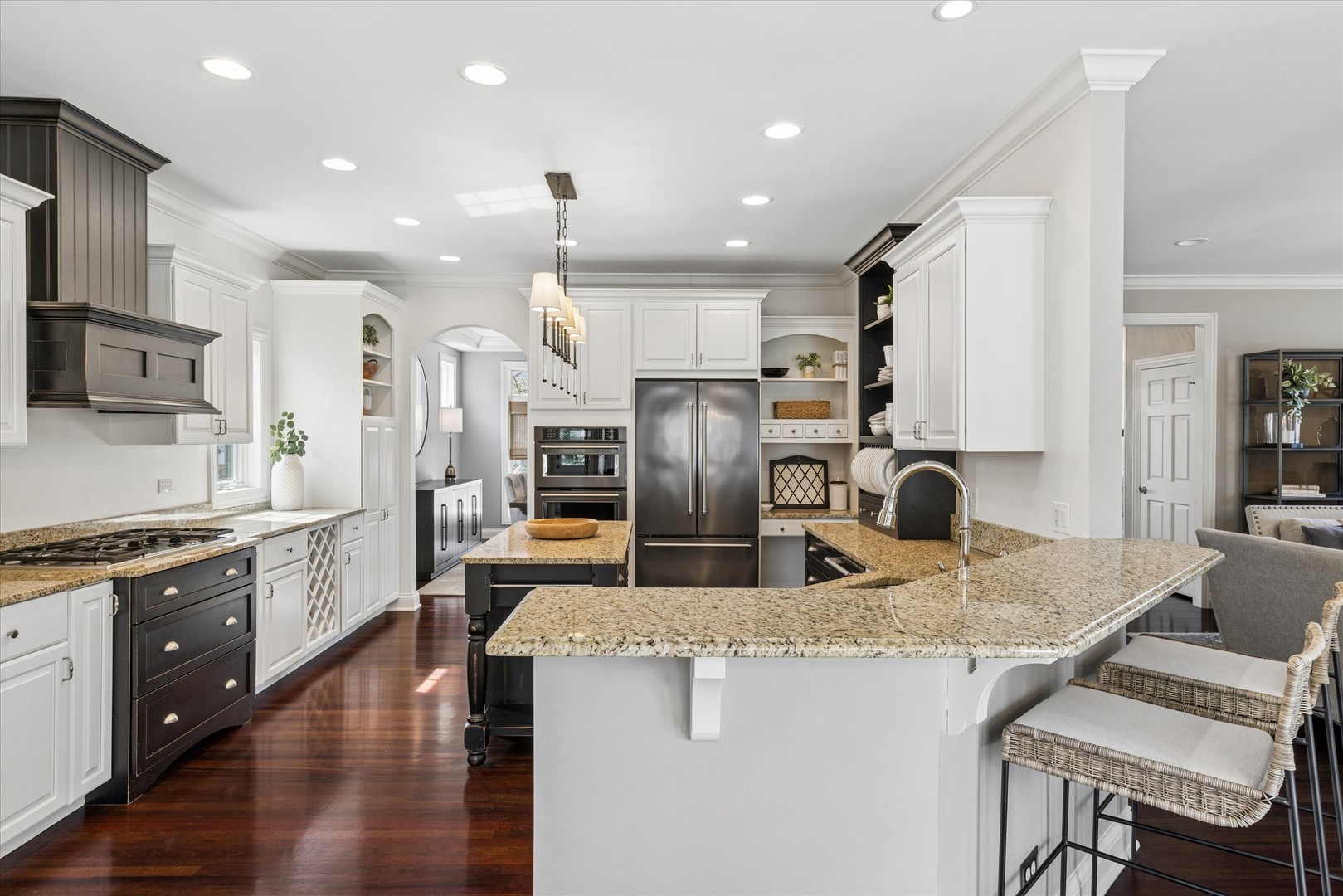 321 N Kenilworth Avenue, Glen Ellyn, IL 60137