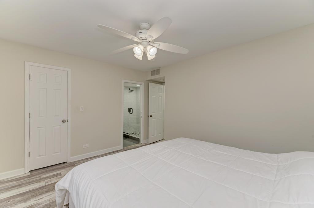 935 Pioneer Court, Roselle, IL 60172