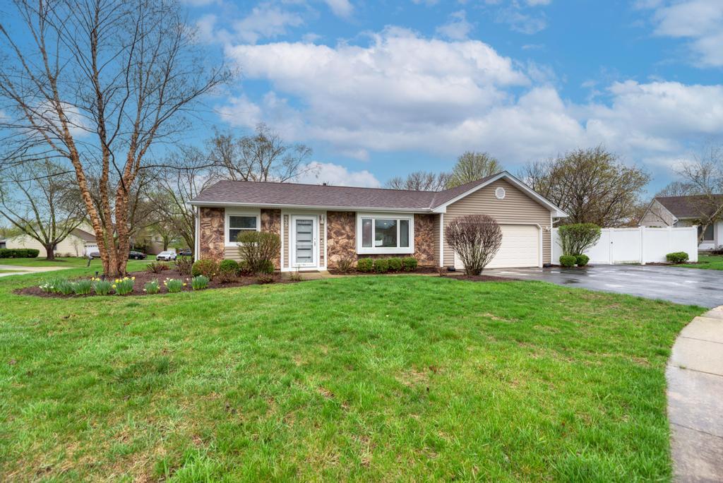 935 Pioneer Court, Roselle, IL 60172