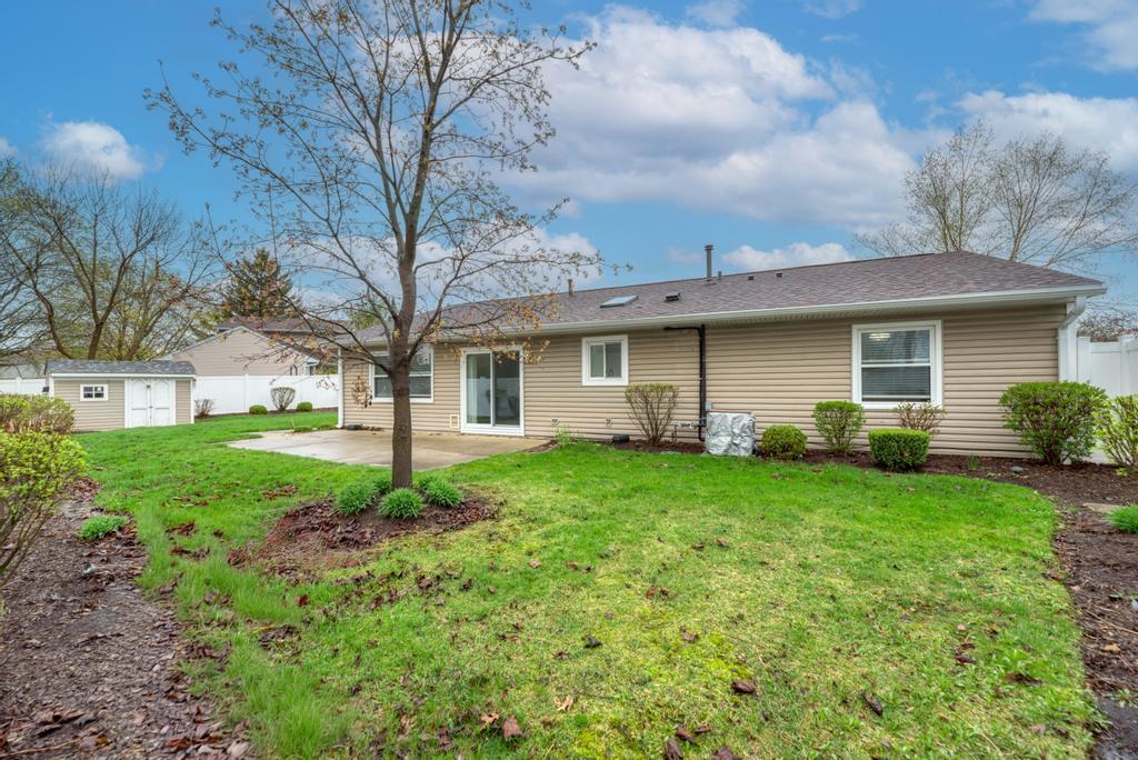 935 Pioneer Court, Roselle, IL 60172