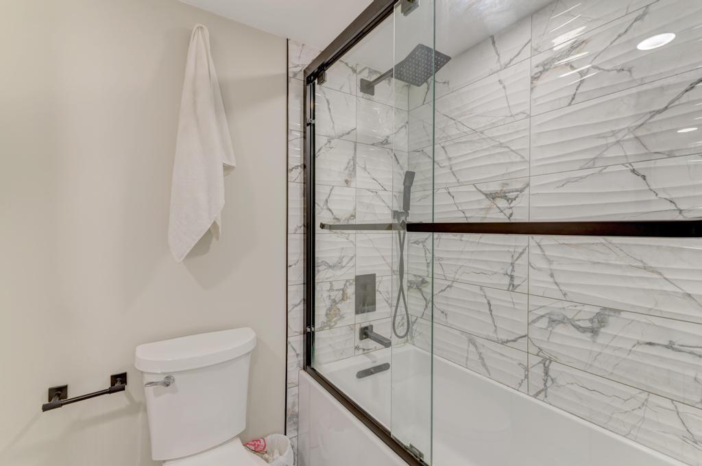 935 Pioneer Court, Roselle, IL 60172