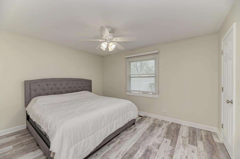 935 Pioneer Court, Roselle, IL 60172