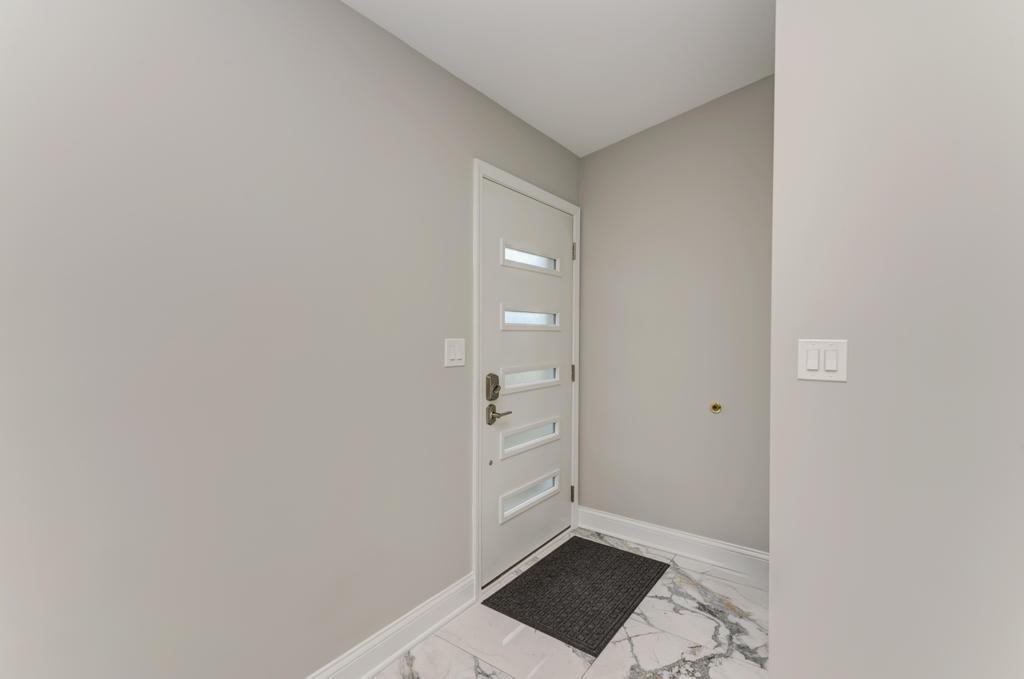 935 Pioneer Court, Roselle, IL 60172