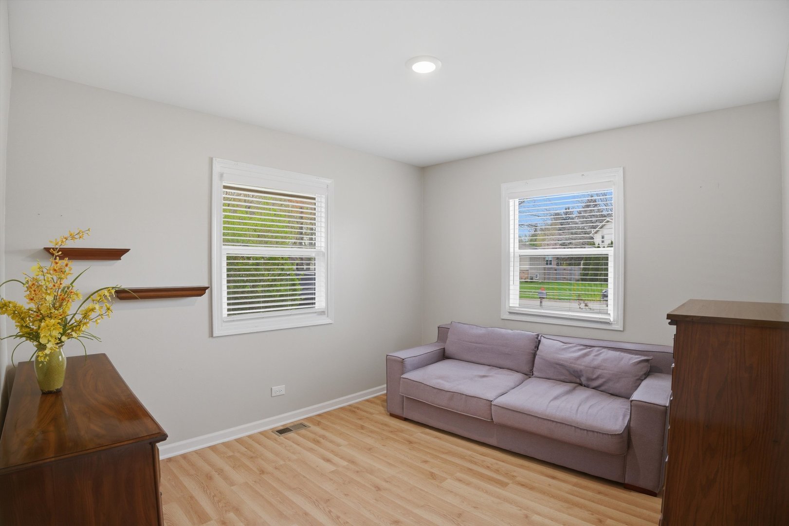 25 Devonshire Circle, Elgin, IL 60123