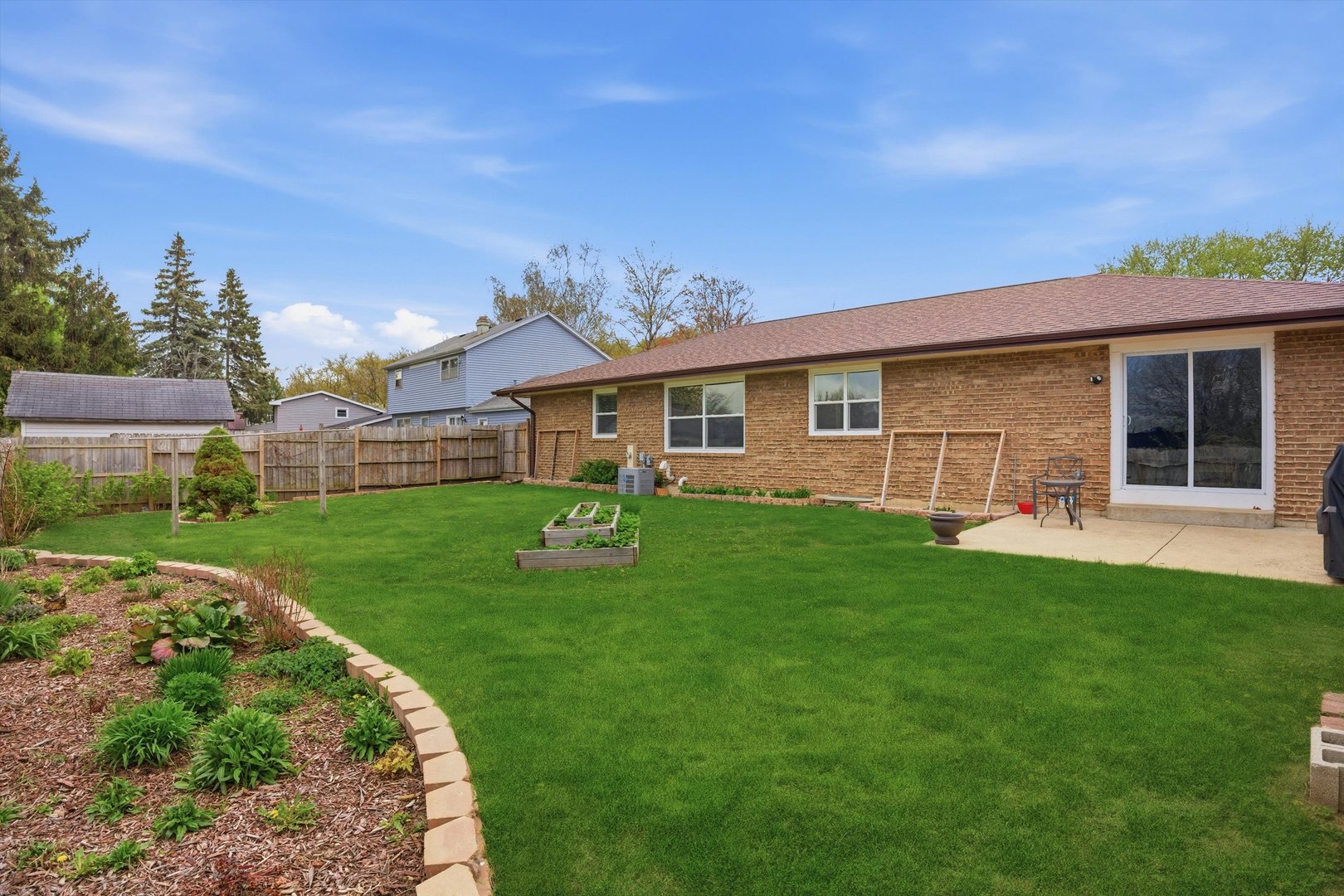 25 Devonshire Circle, Elgin, IL 60123