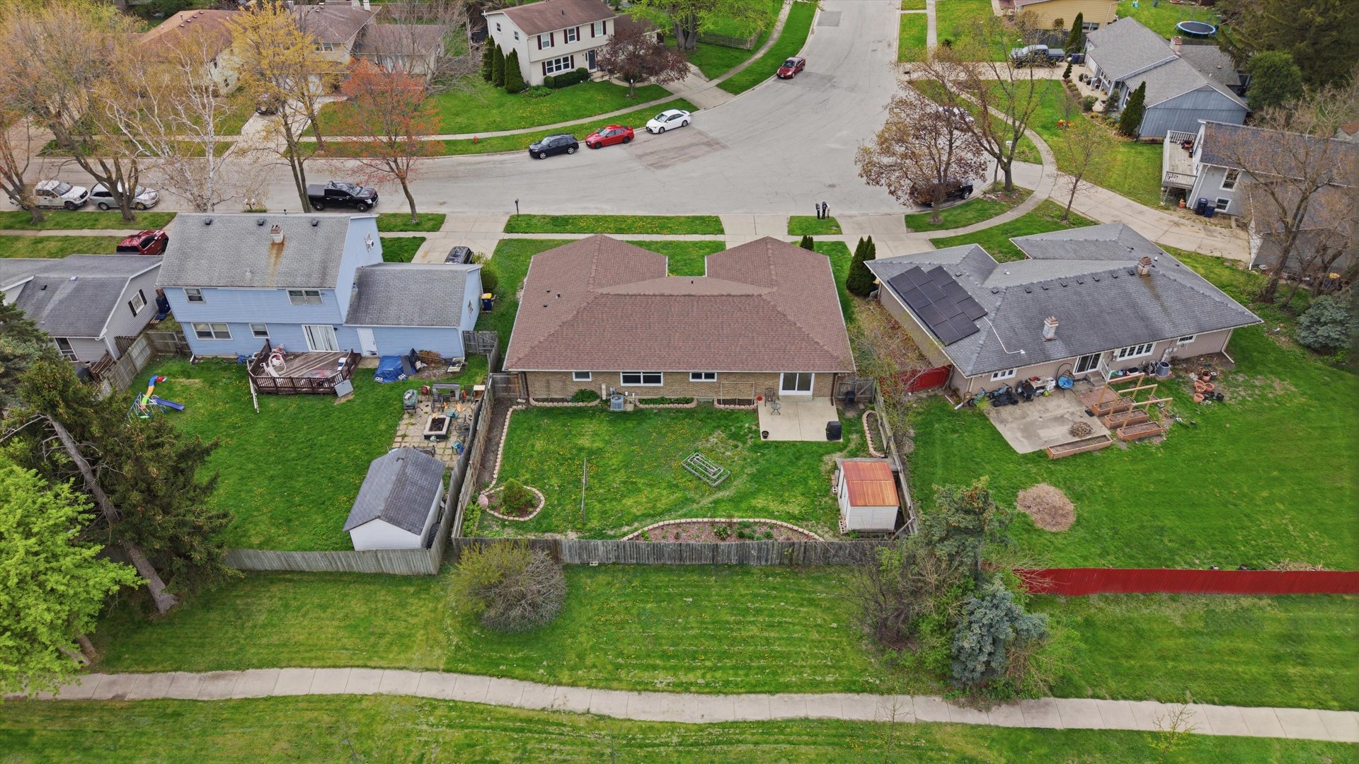 25 Devonshire Circle, Elgin, IL 60123