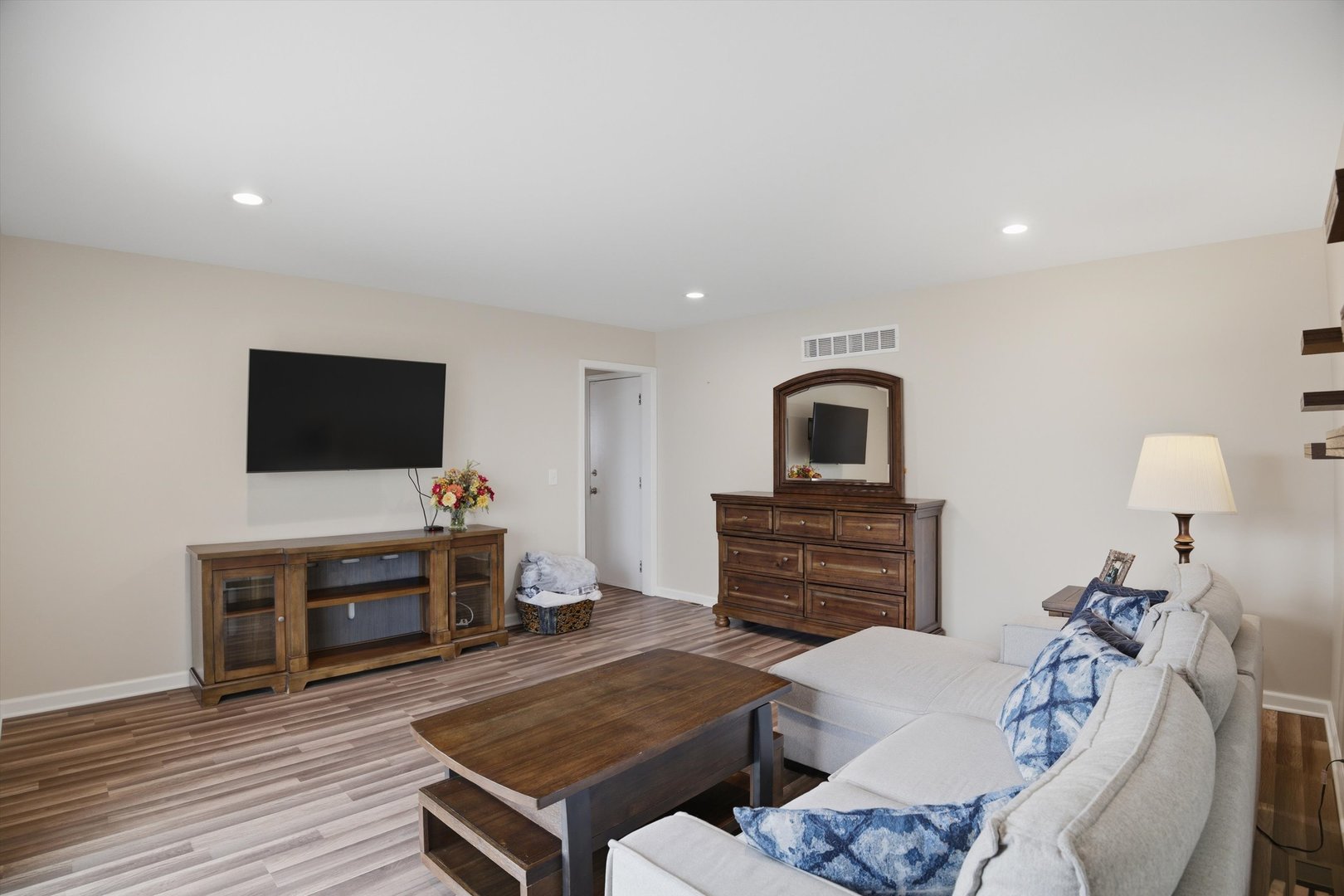 25 Devonshire Circle, Elgin, IL 60123