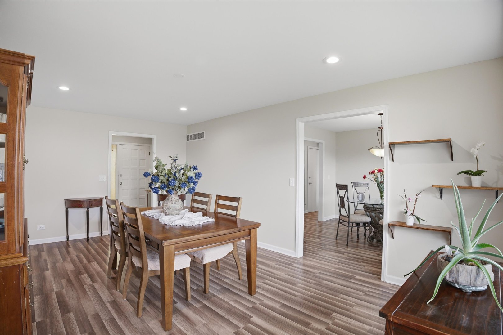 25 Devonshire Circle, Elgin, IL 60123