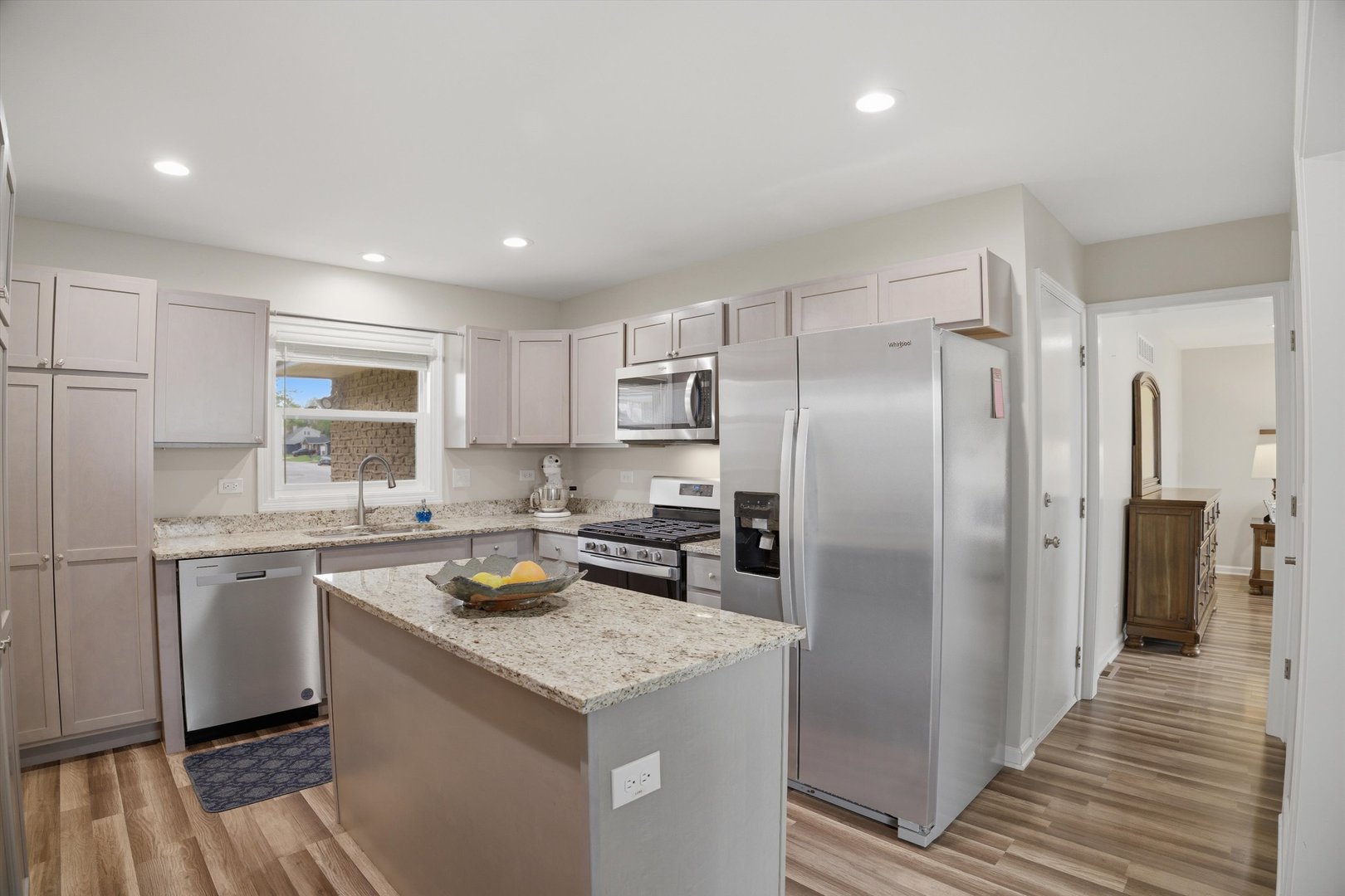 25 Devonshire Circle, Elgin, IL 60123