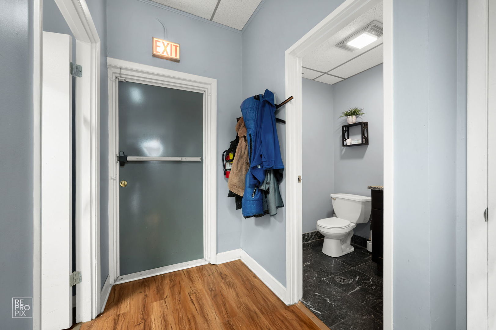 10502 S Roberts Road, Palos Hills, IL 60465