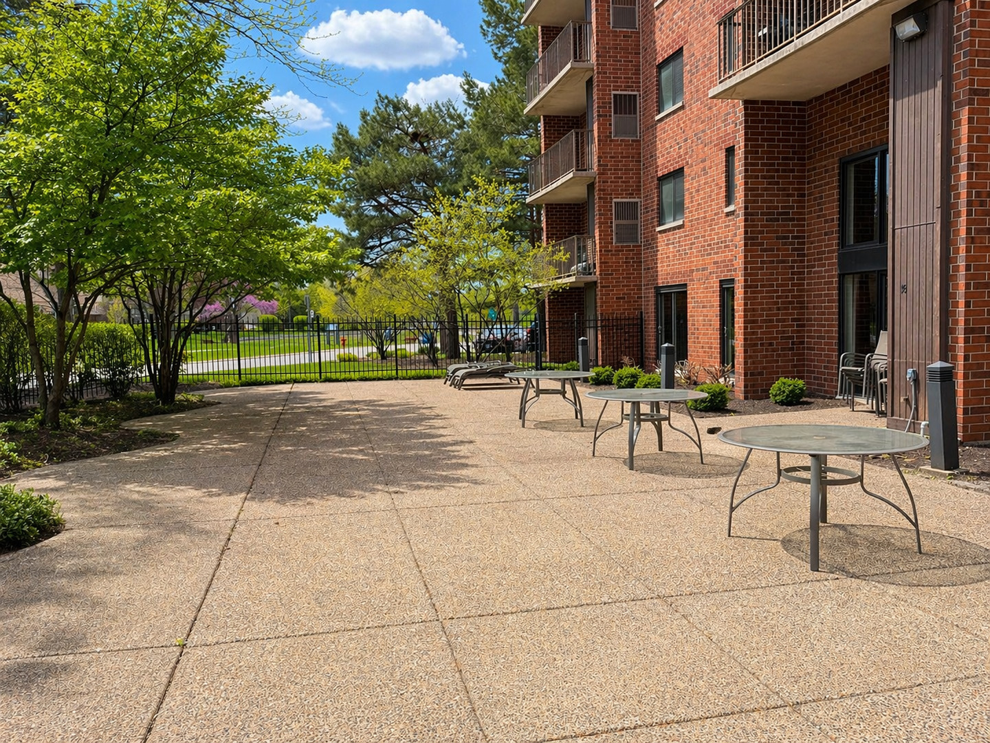 1 Bloomingdale Place #103, Bloomingdale, IL 60108