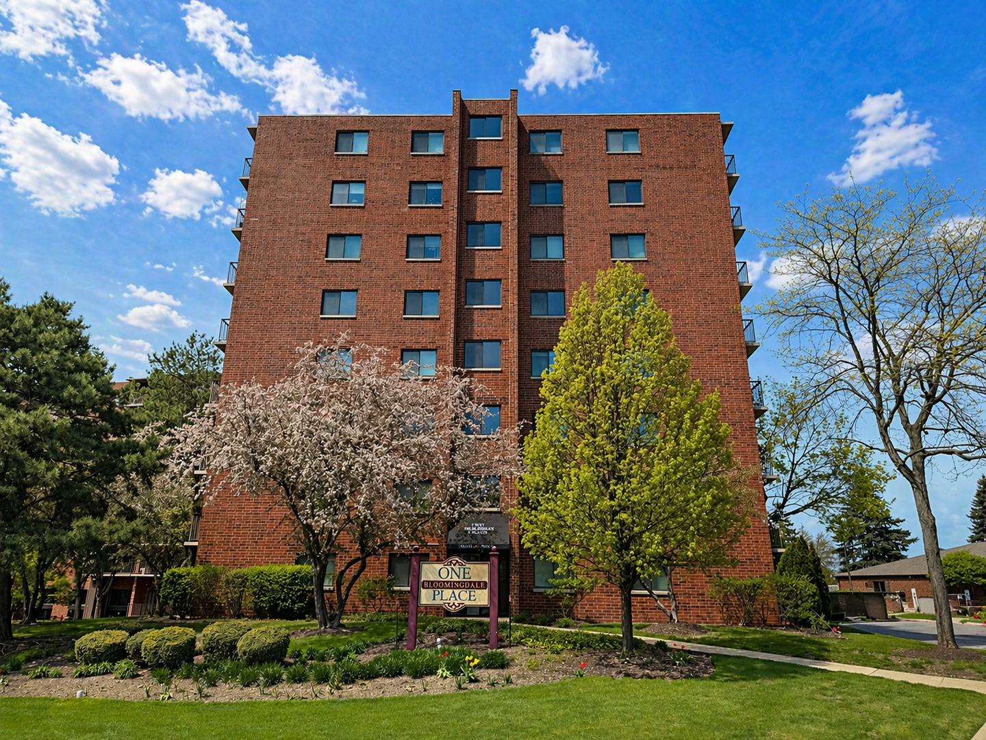 1 Bloomingdale Place #103, Bloomingdale, IL 60108