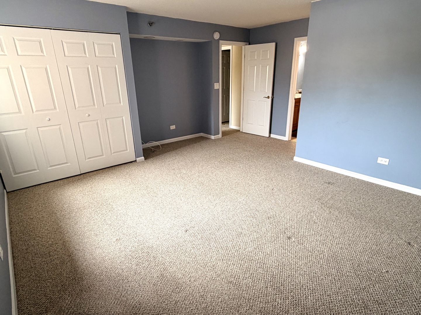 1 Bloomingdale Place #103, Bloomingdale, IL 60108