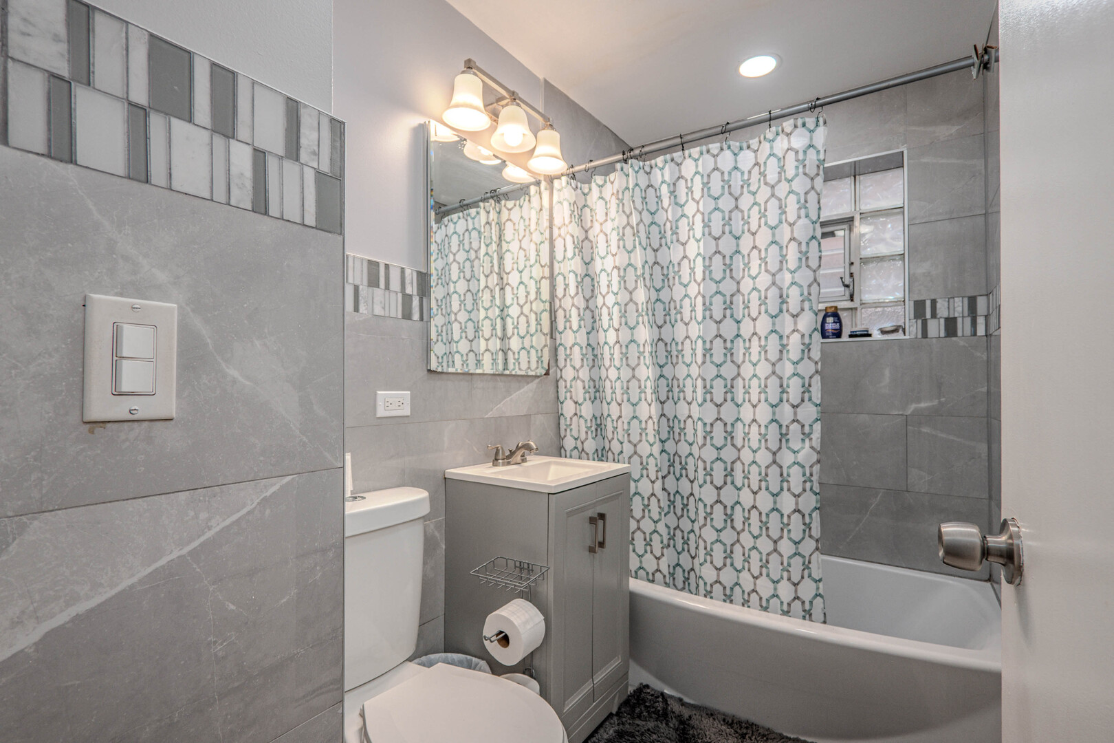 2702 N 74th Avenue, Elmwood Park, IL 60707