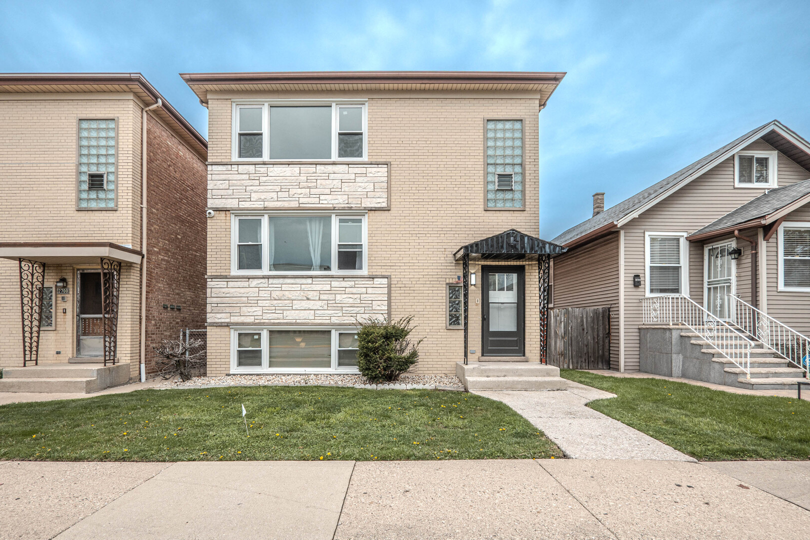 2702 N 74th Avenue, Elmwood Park, IL 60707