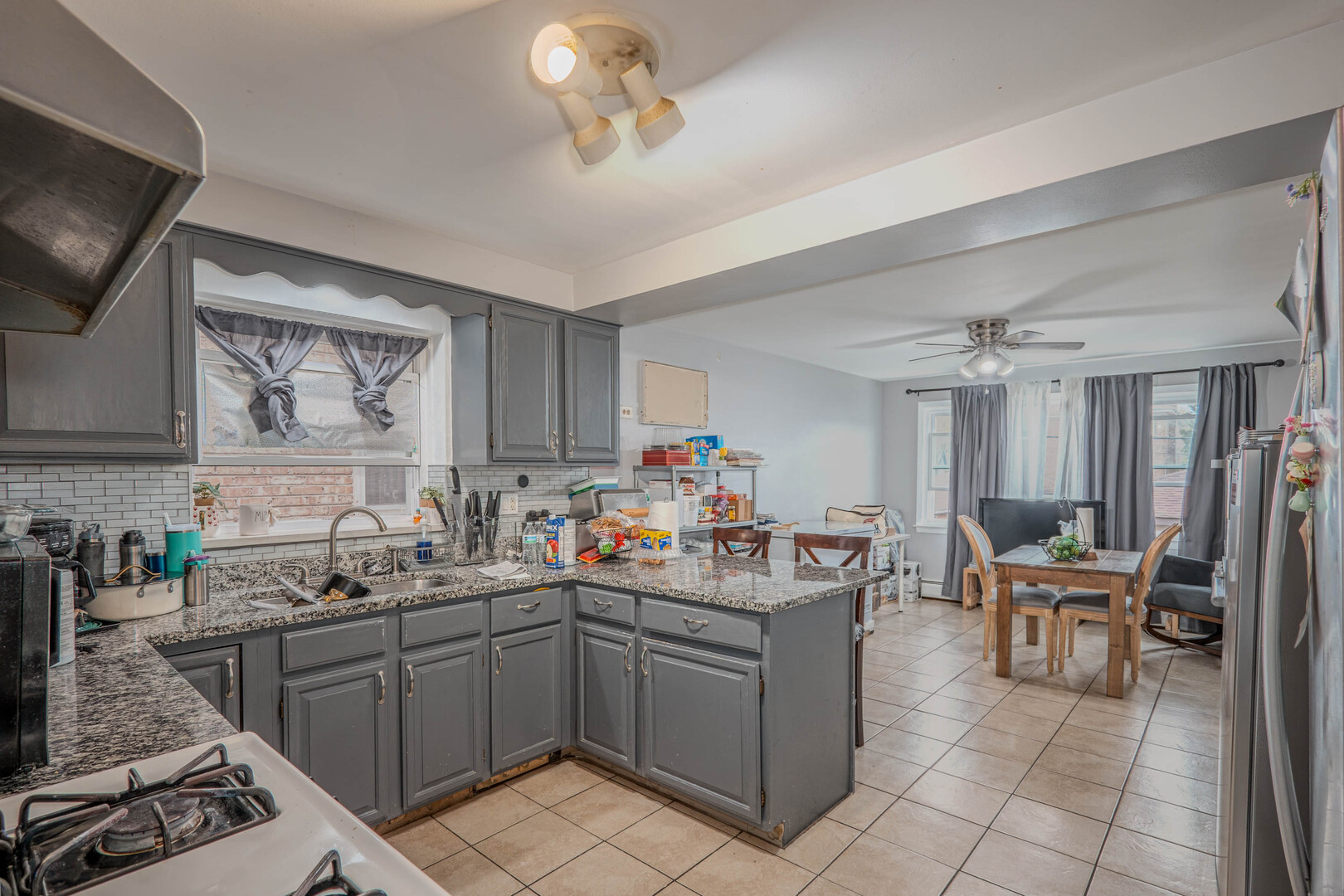 2702 N 74th Avenue, Elmwood Park, IL 60707