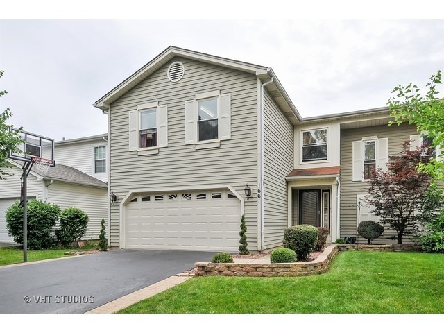 1661 ESTATE Circle #1661, Naperville, IL 60565