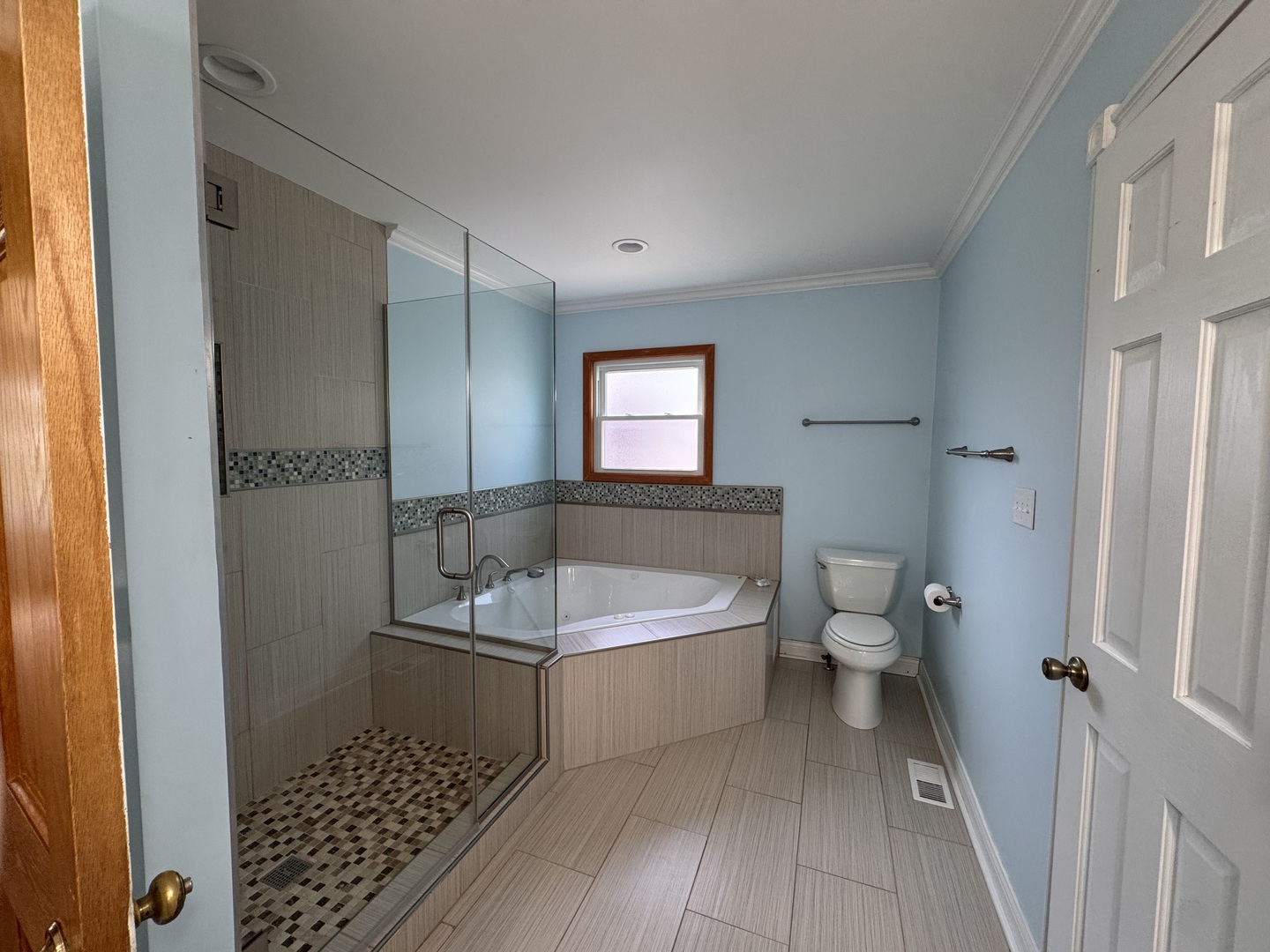 1661 ESTATE Circle #1661, Naperville, IL 60565