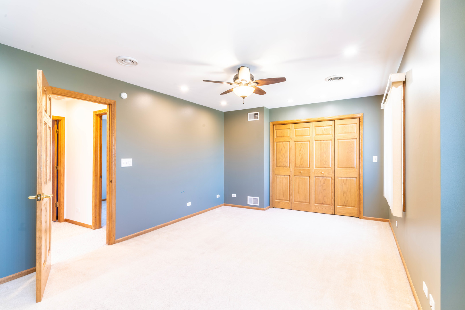 5149 S Sayre Avenue, Chicago, IL 60638