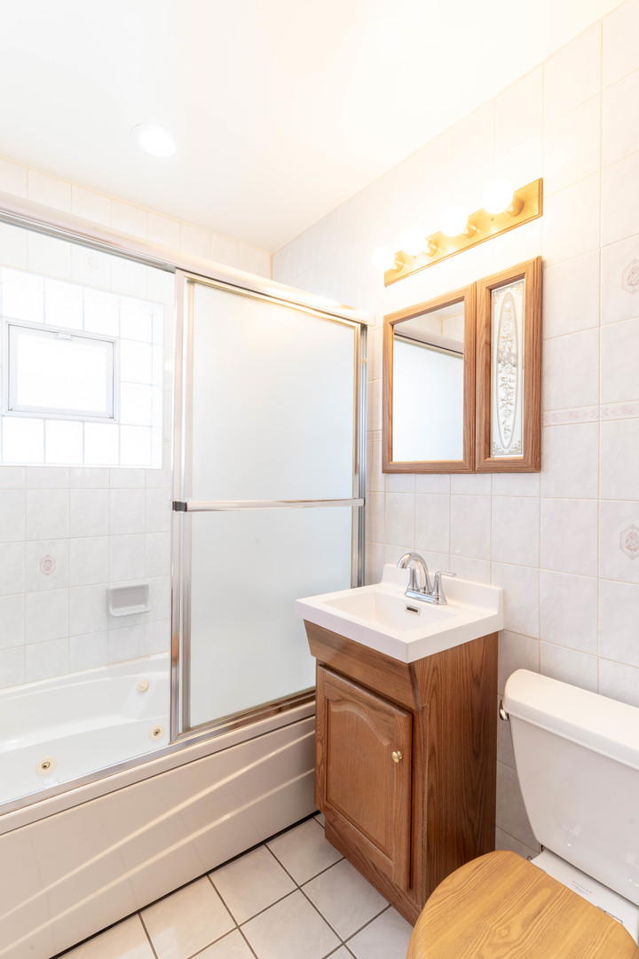 5149 S Sayre Avenue, Chicago, IL 60638