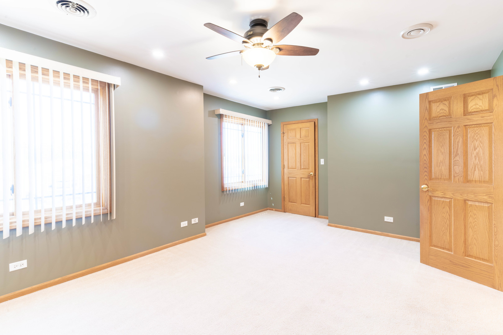 5149 S Sayre Avenue, Chicago, IL 60638