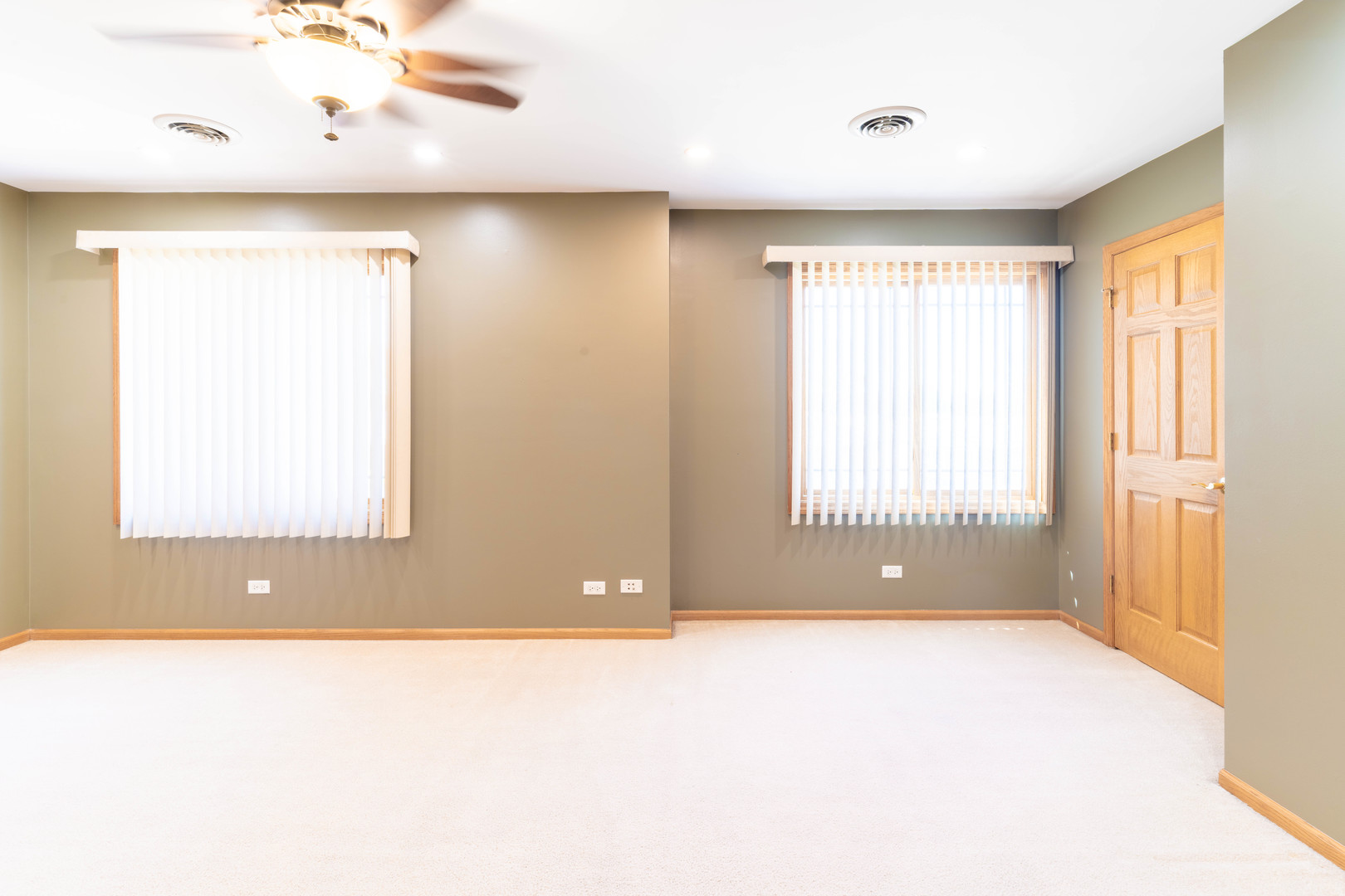 5149 S Sayre Avenue, Chicago, IL 60638