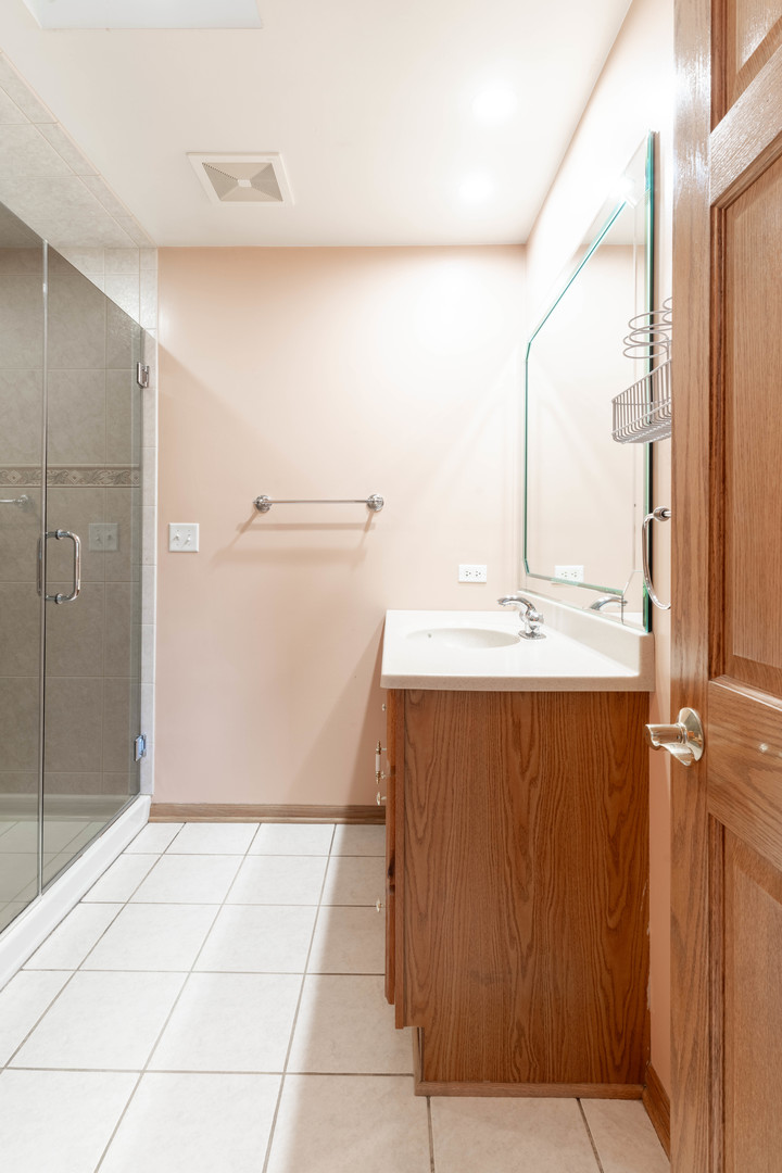 5149 S Sayre Avenue, Chicago, IL 60638