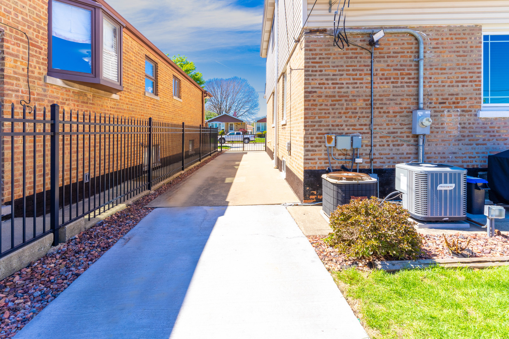 5149 S Sayre Avenue, Chicago, IL 60638