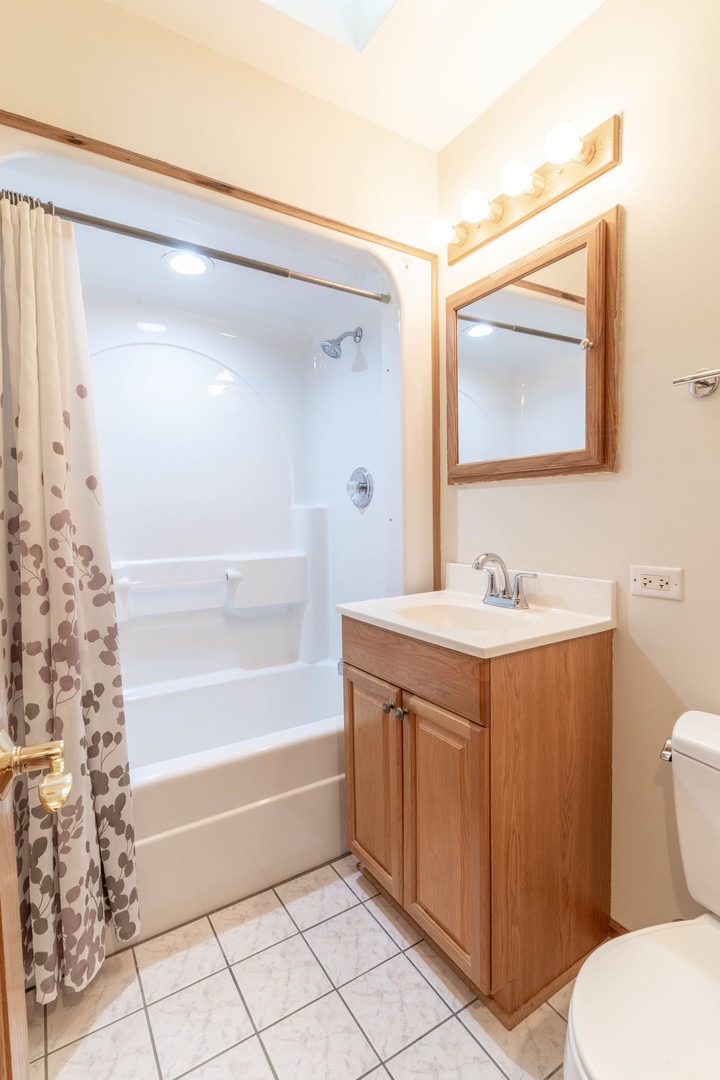 5149 S Sayre Avenue, Chicago, IL 60638