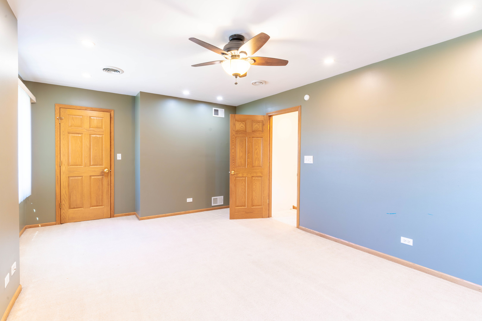 5149 S Sayre Avenue, Chicago, IL 60638