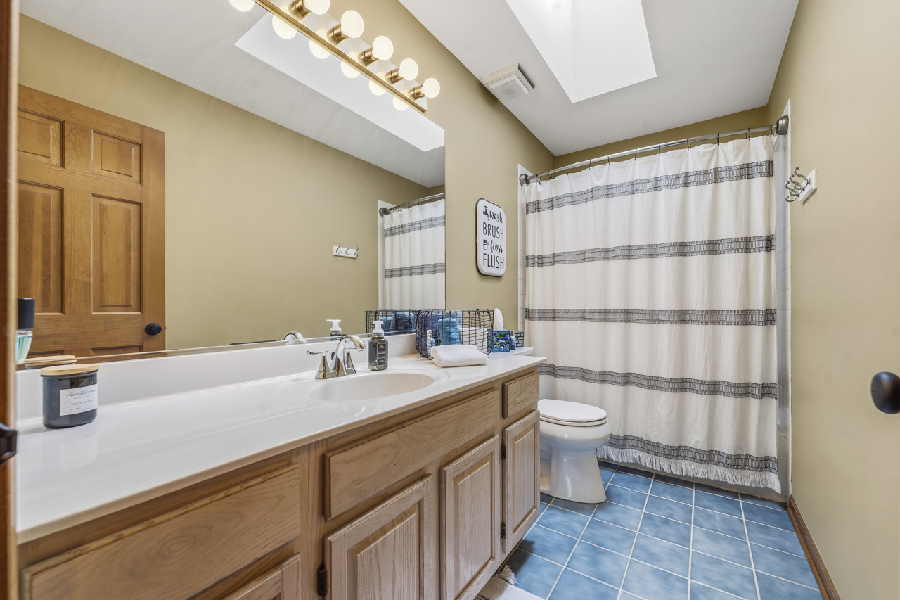 1028 Brewer Court, West Dundee, IL 60118