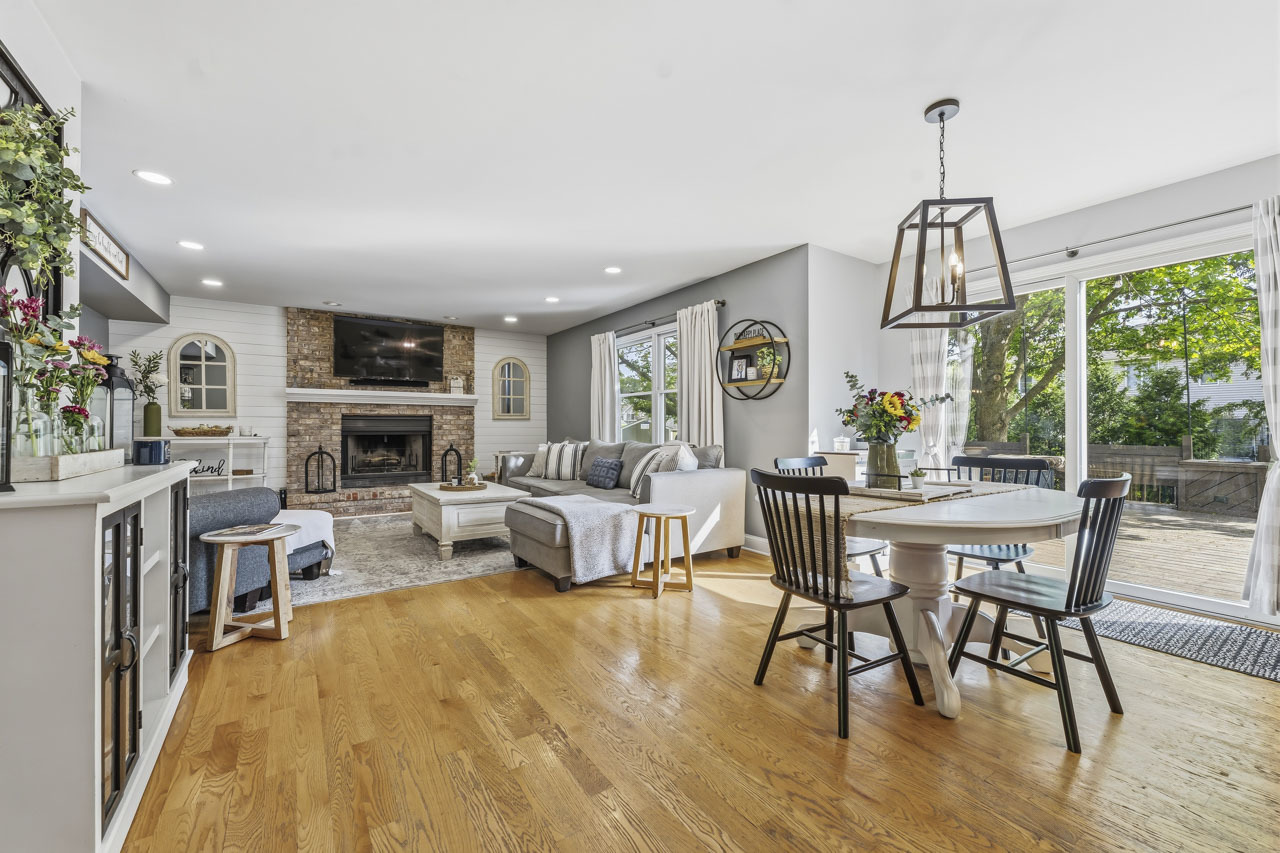 1028 Brewer Court, West Dundee, IL 60118