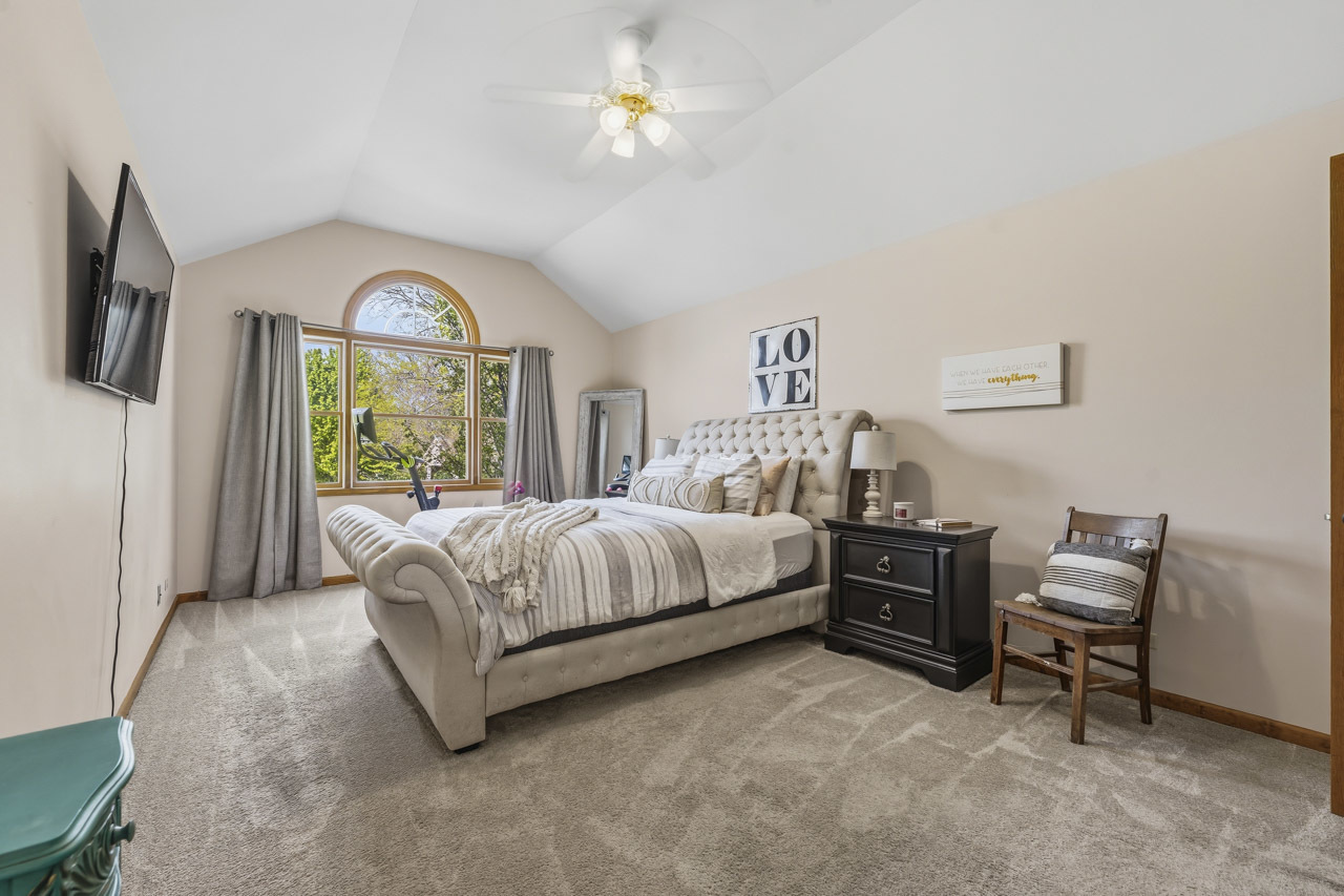 1028 Brewer Court, West Dundee, IL 60118