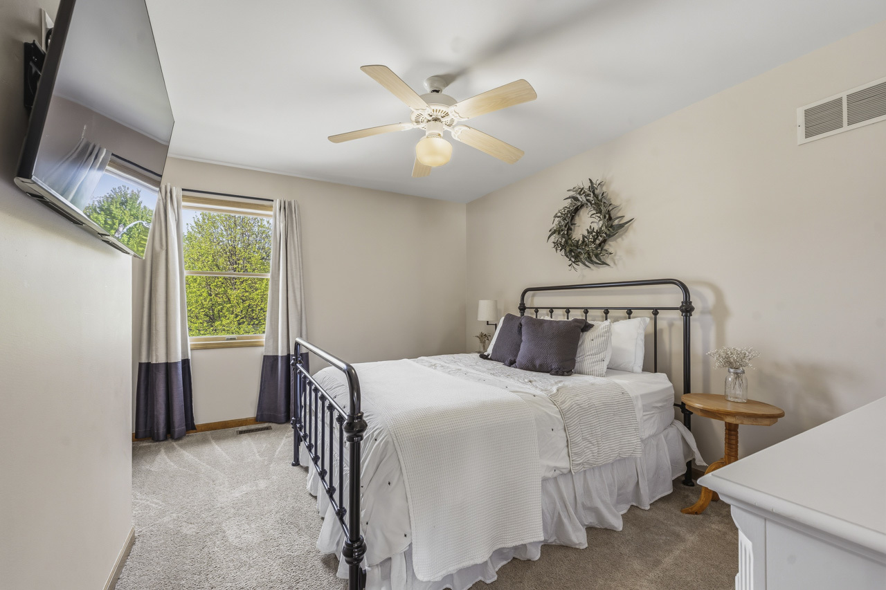 1028 Brewer Court, West Dundee, IL 60118