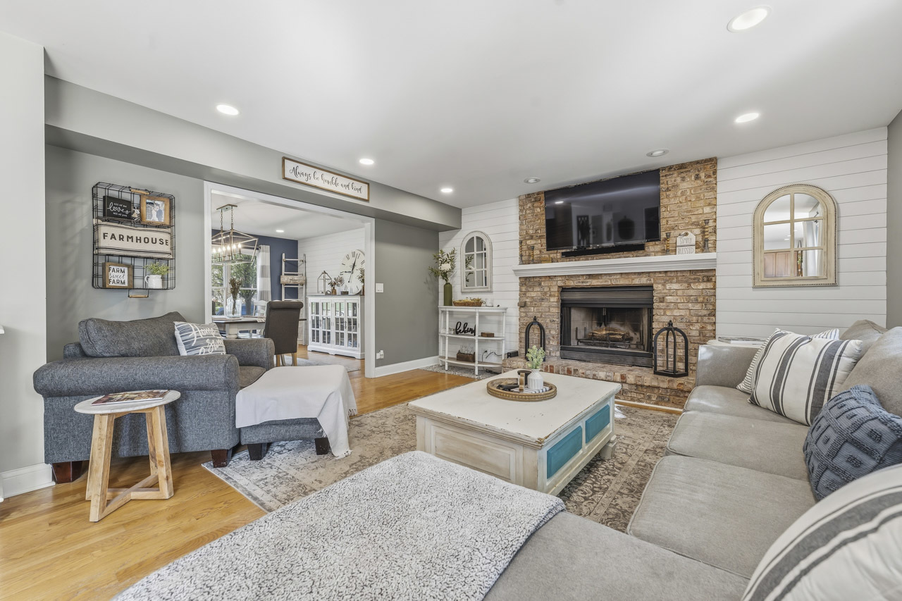 1028 Brewer Court, West Dundee, IL 60118