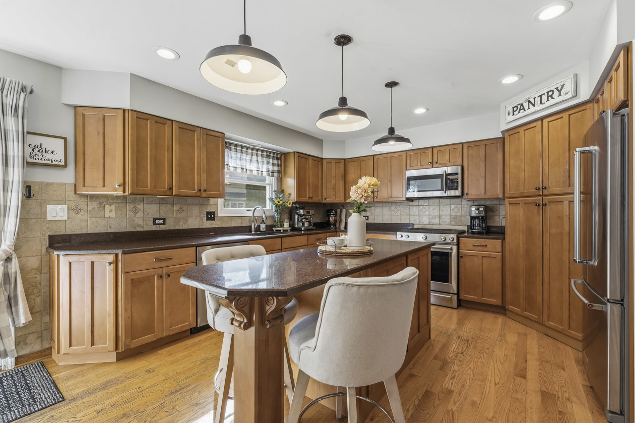 1028 Brewer Court, West Dundee, IL 60118