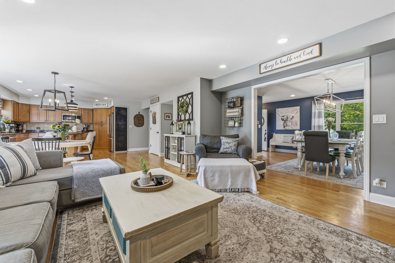 1028 Brewer Court, West Dundee, IL 60118