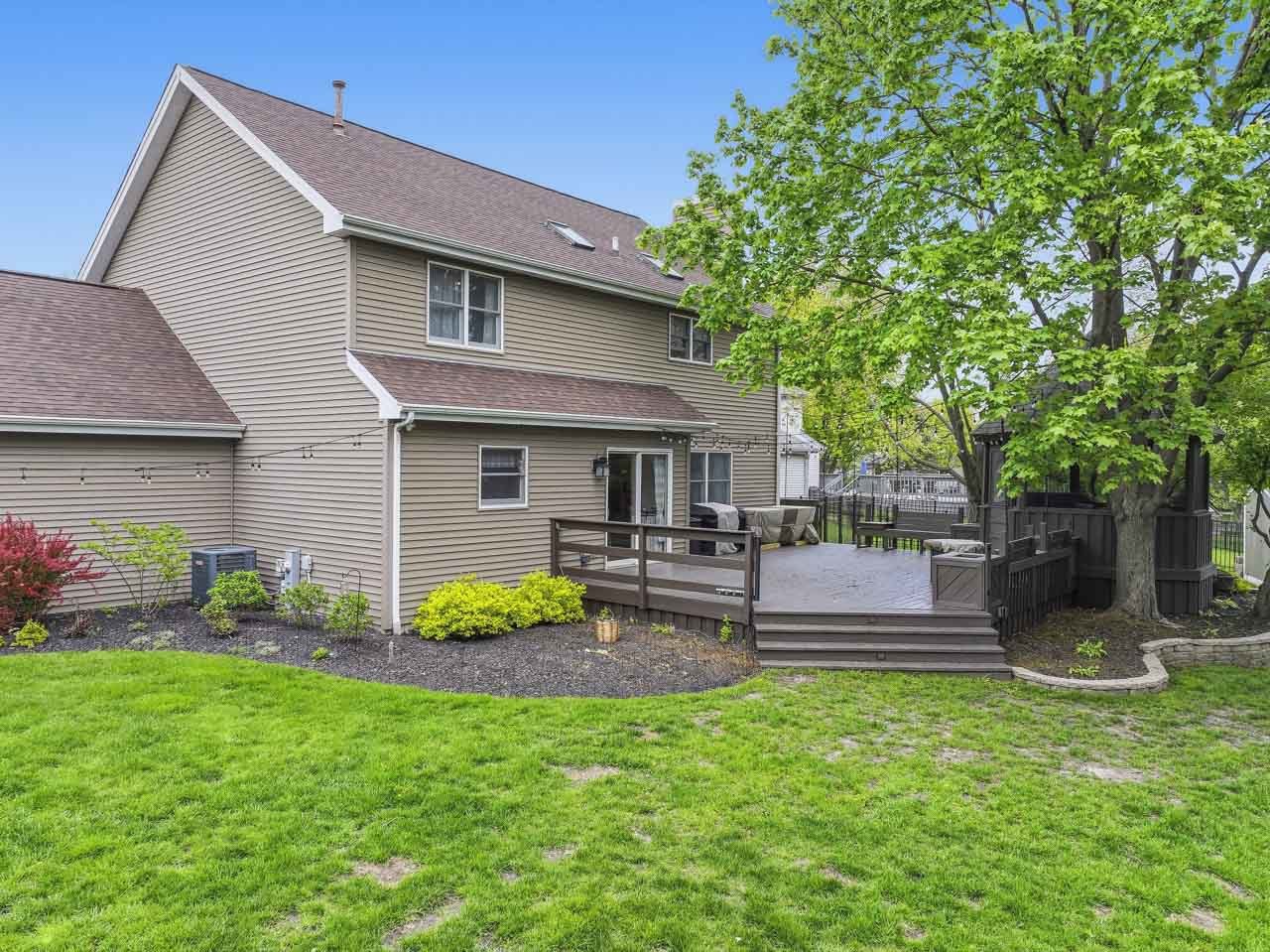 1028 Brewer Court, West Dundee, IL 60118